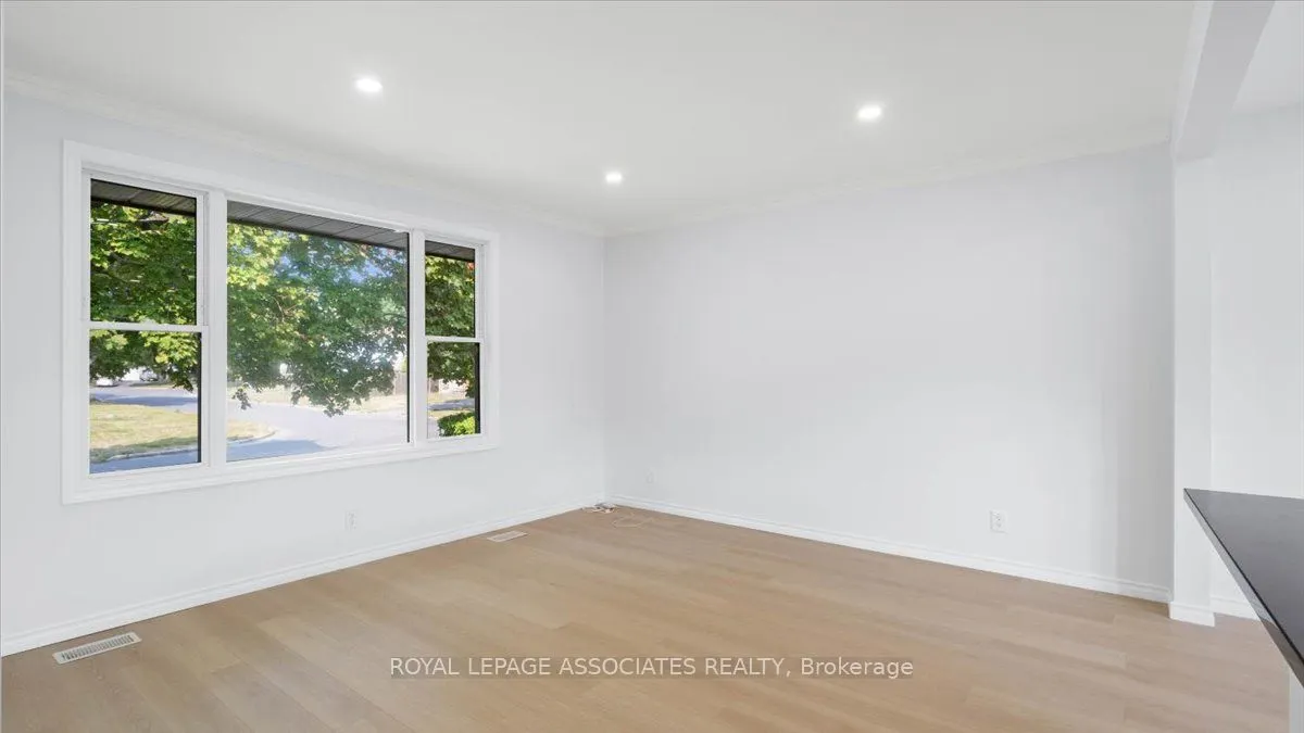27 Janlyn Crescent