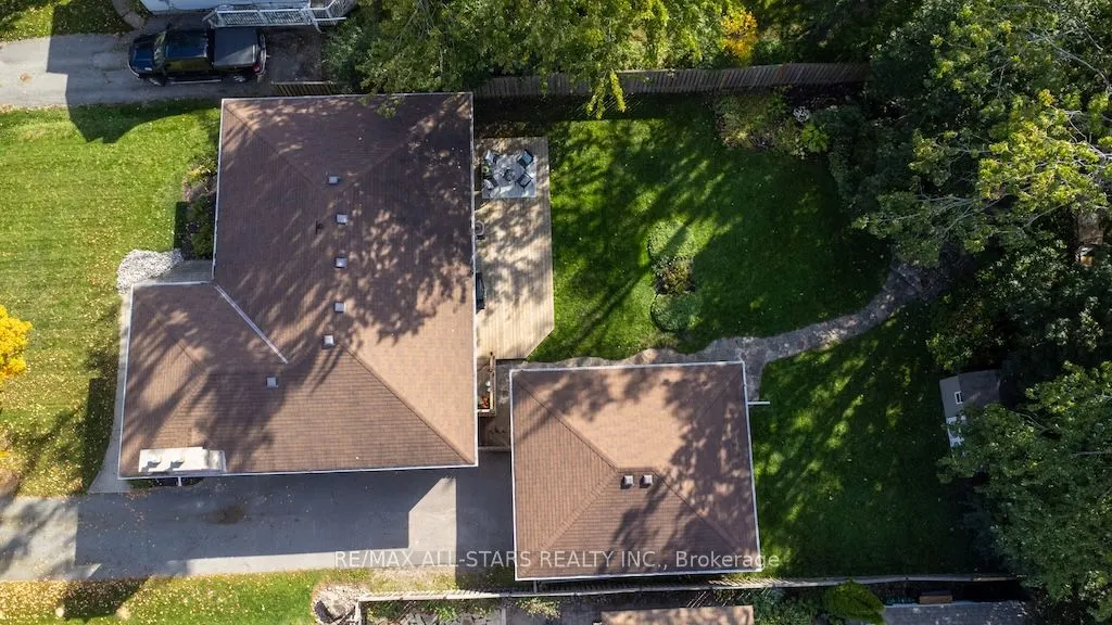 19 Adelaide Street S