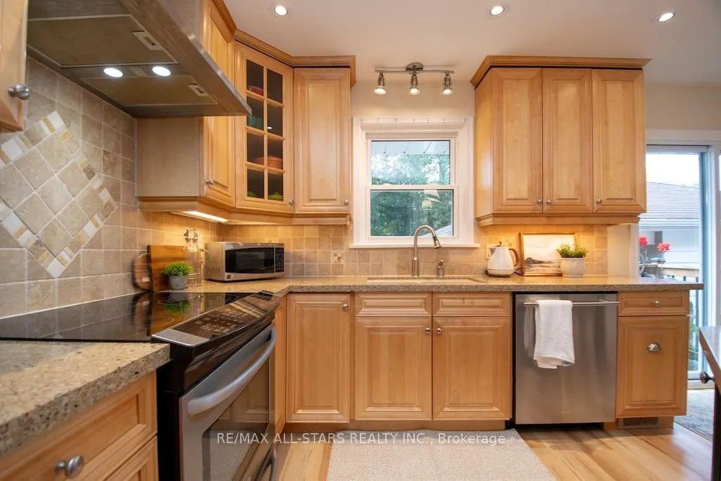 19 Adelaide Street S