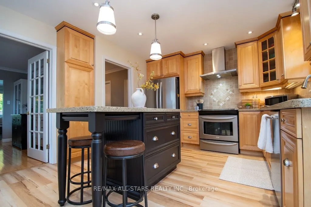 19 Adelaide Street S