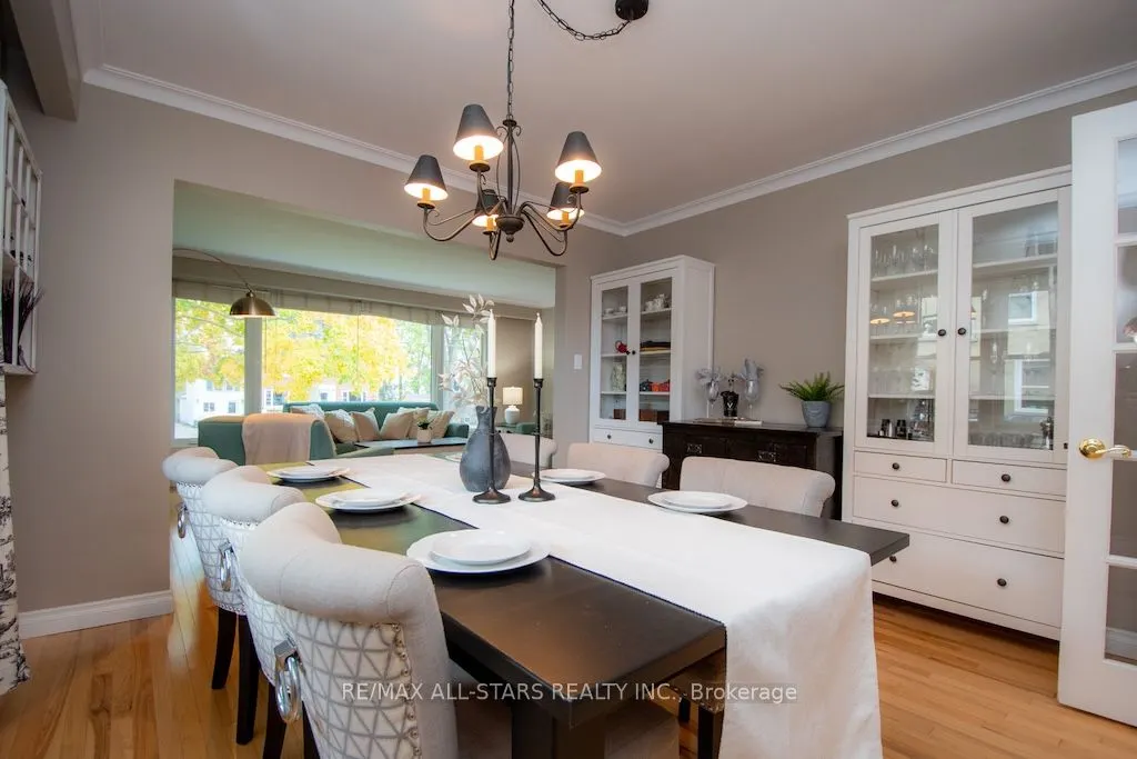 19 Adelaide Street S