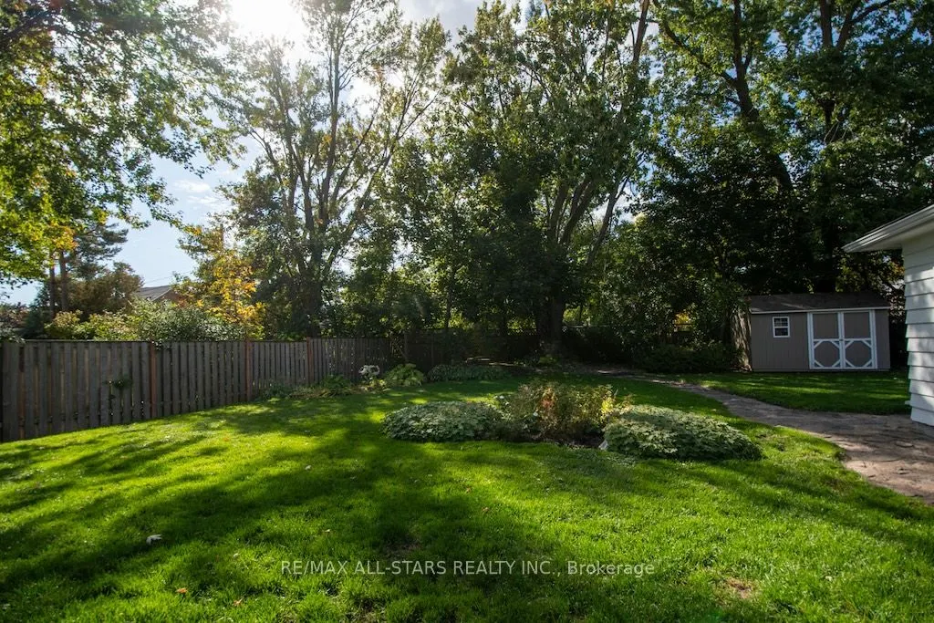 19 Adelaide Street S