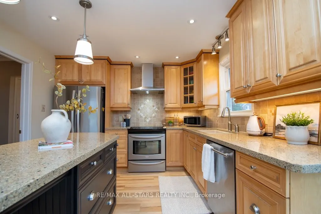 19 Adelaide Street S