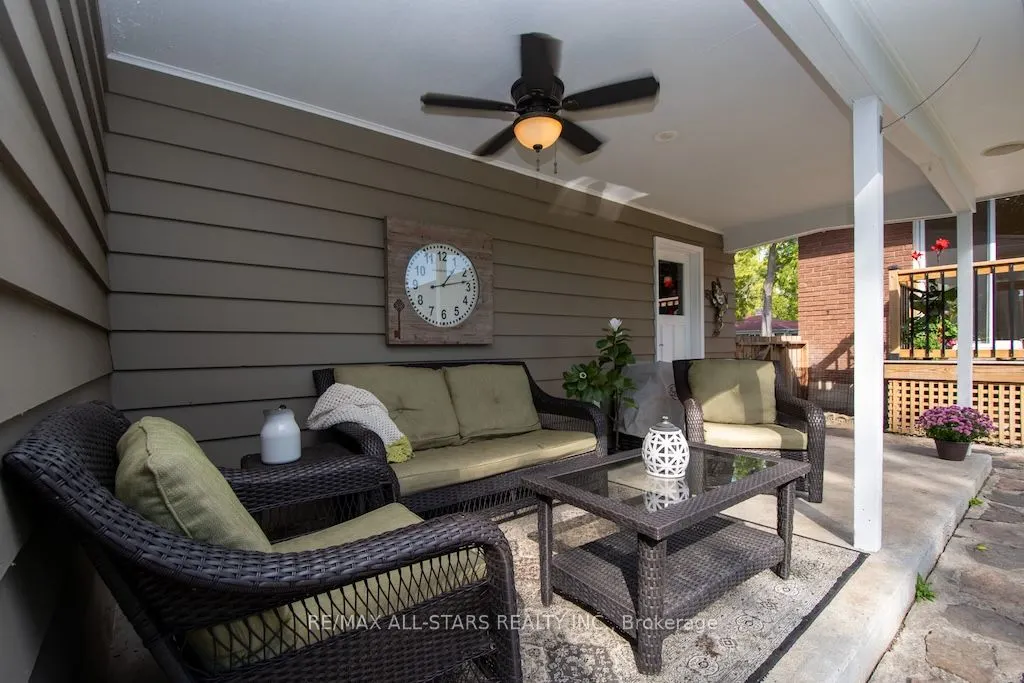 19 Adelaide Street S