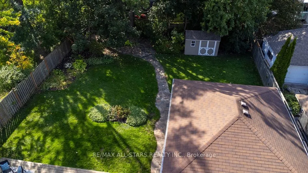 19 Adelaide Street S