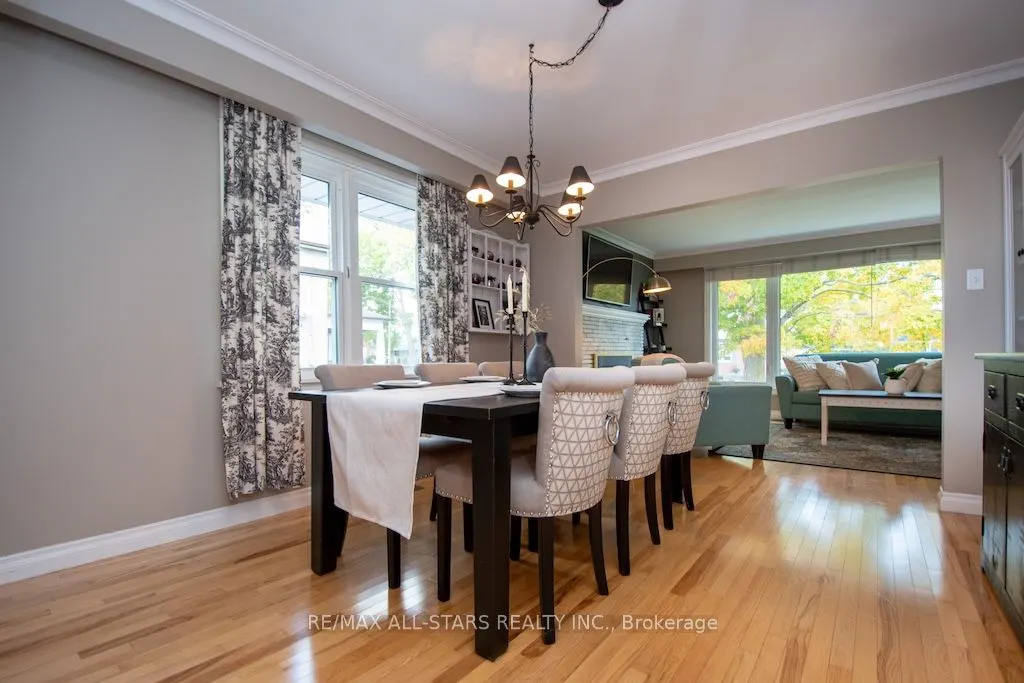 19 Adelaide Street S