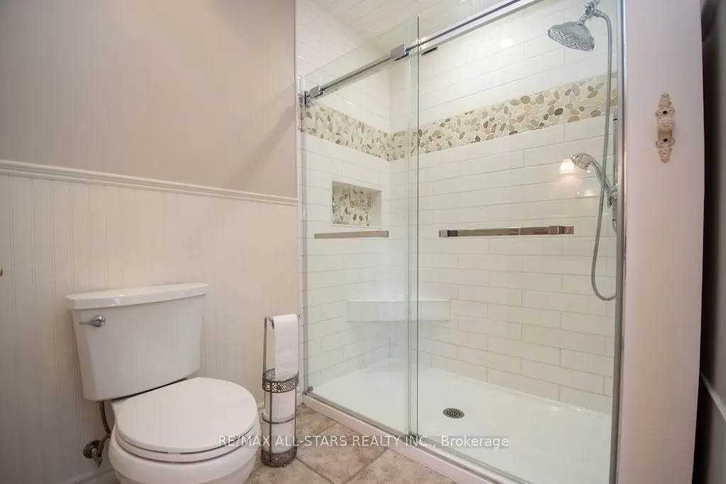 19 Adelaide Street S