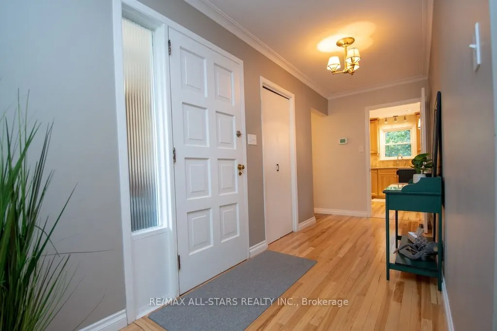 19 Adelaide Street S