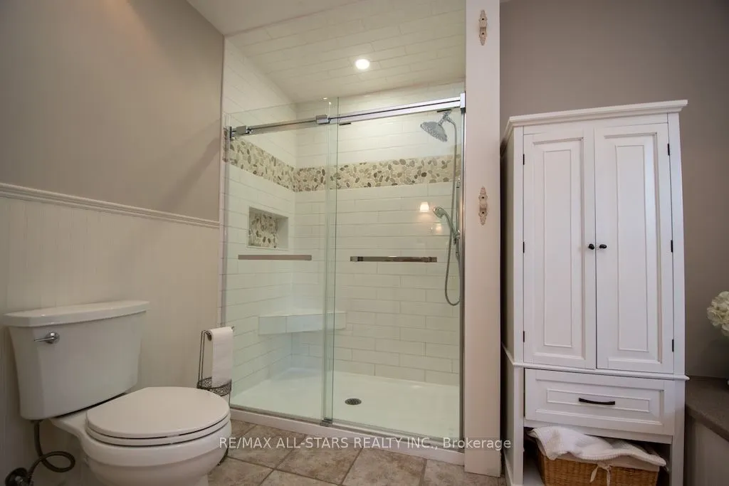 19 Adelaide Street S