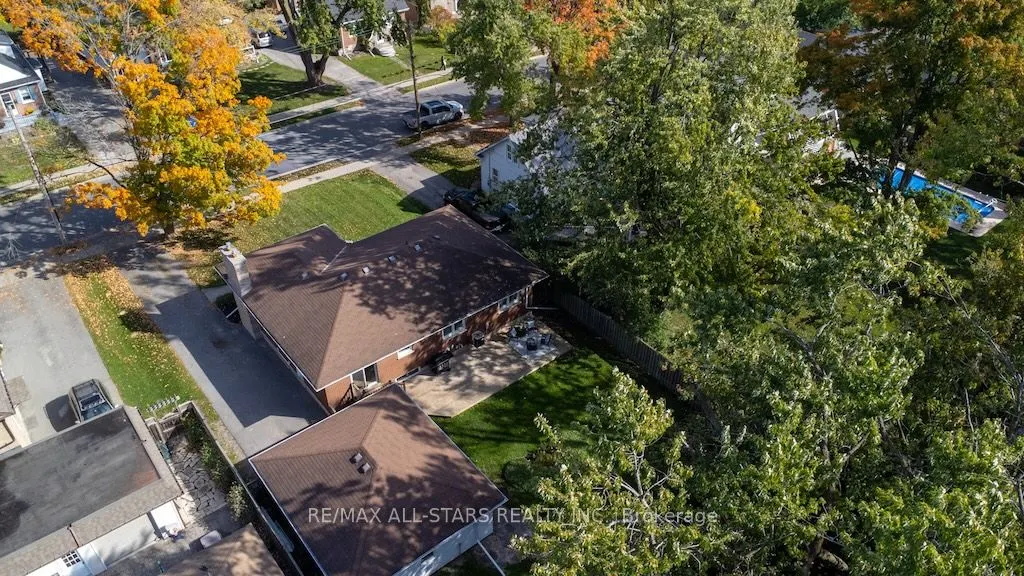 19 Adelaide Street S