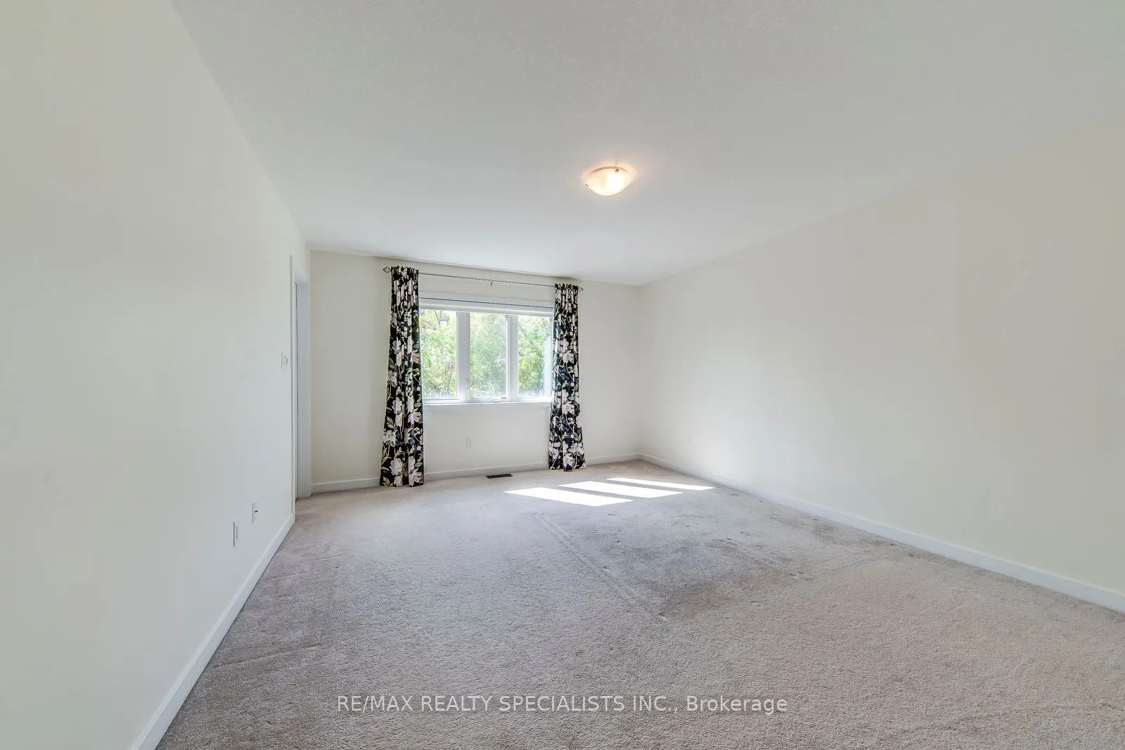 72 Crafter Crescent