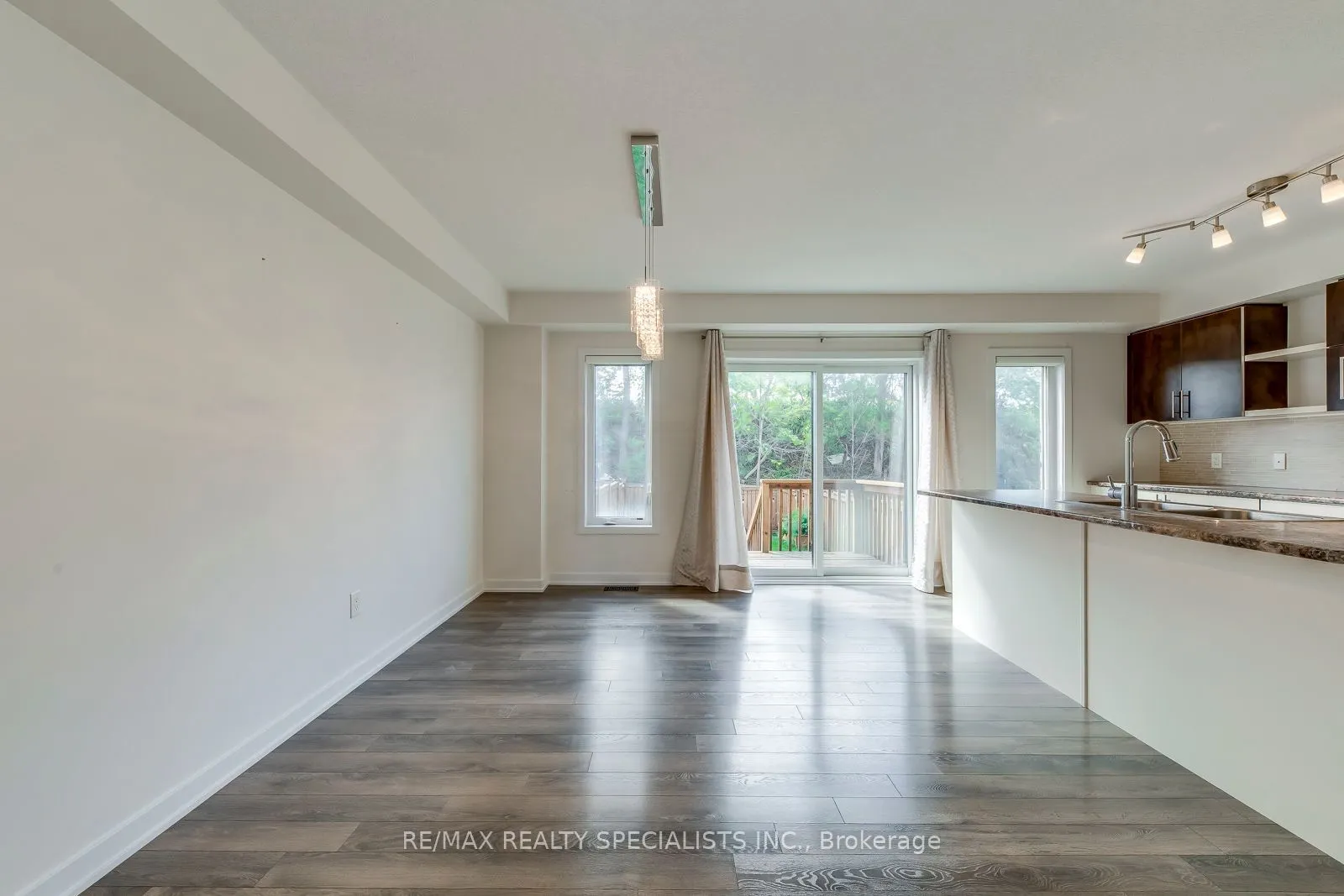 72 Crafter Crescent
