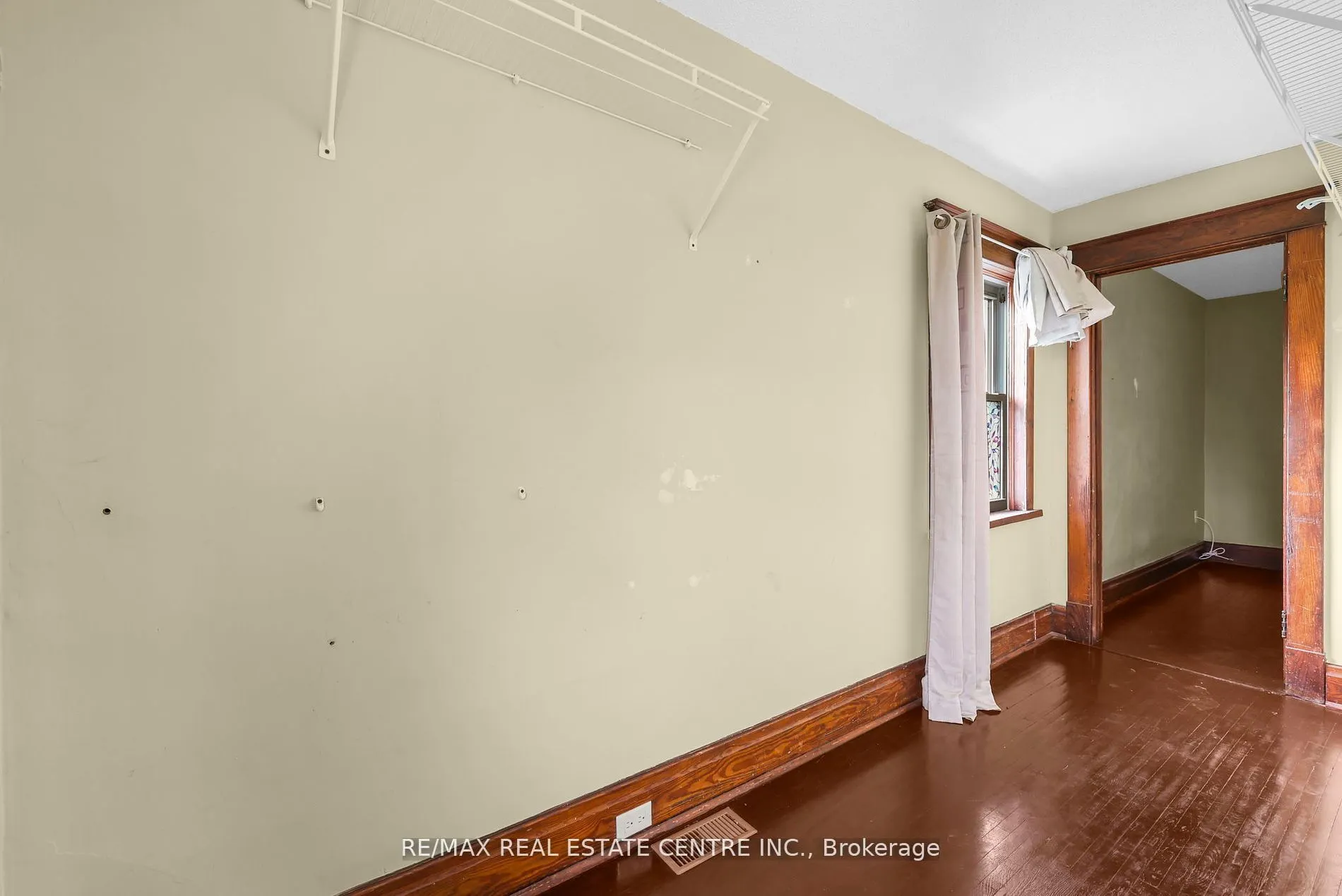 323 Queenston Road