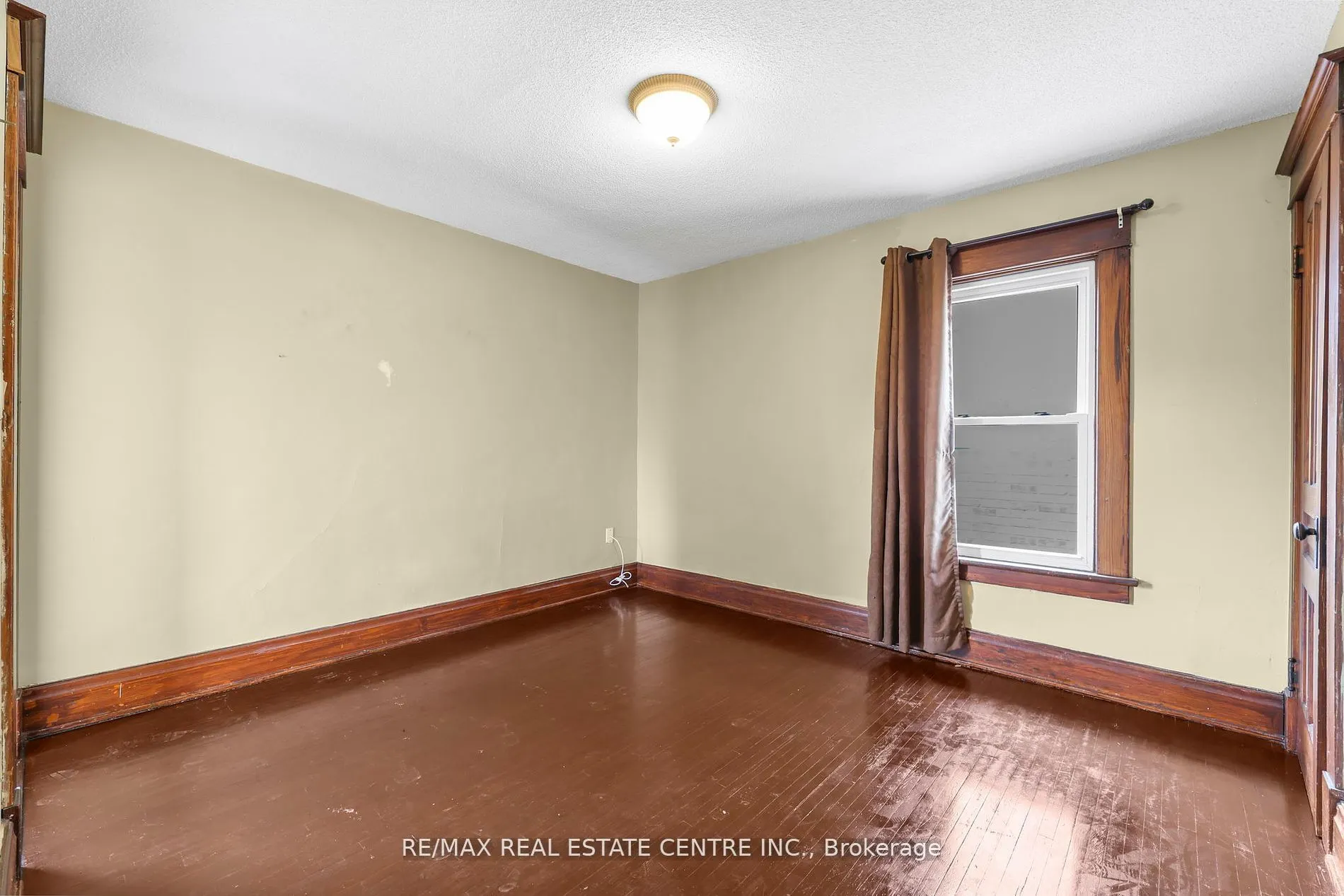 323 Queenston Road