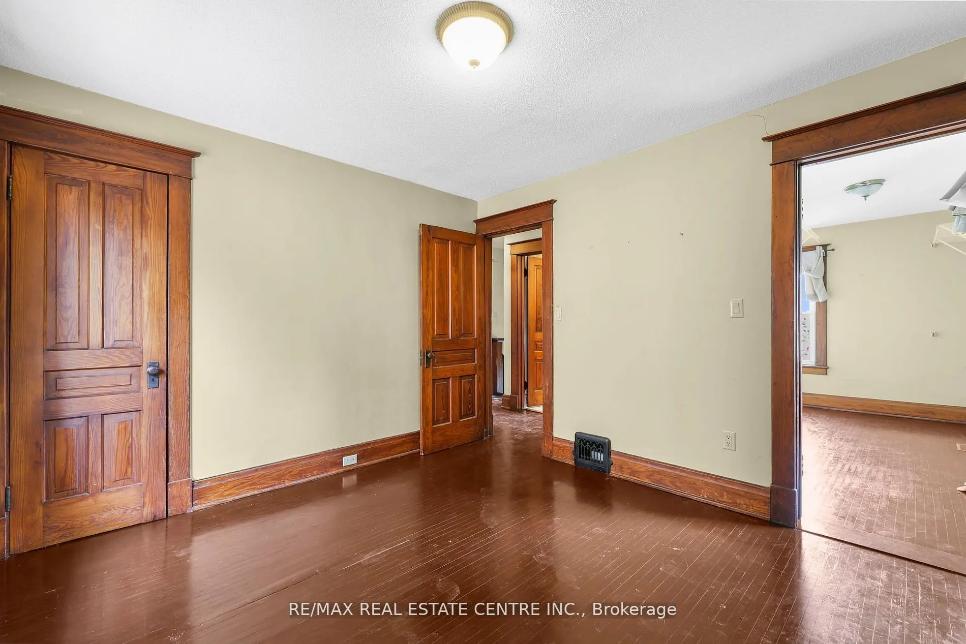 323 Queenston Road