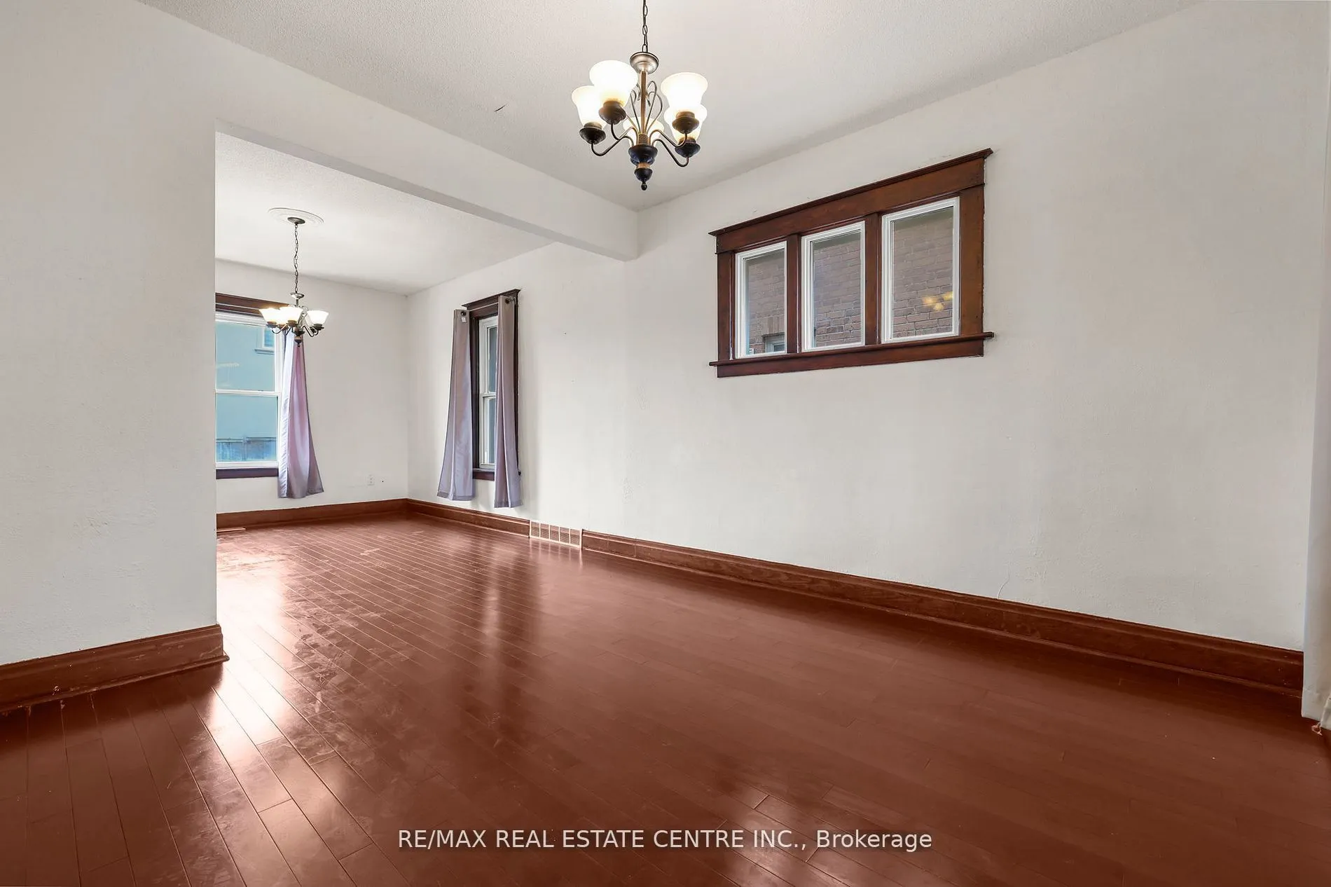 323 Queenston Road