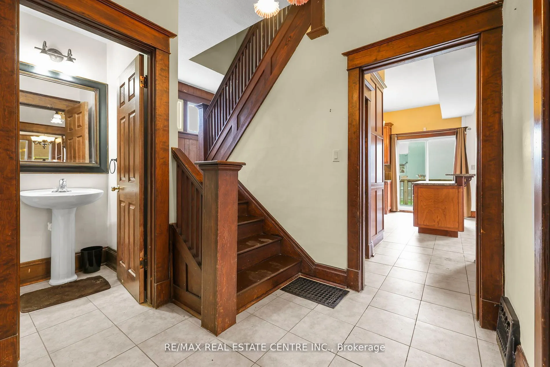 323 Queenston Road