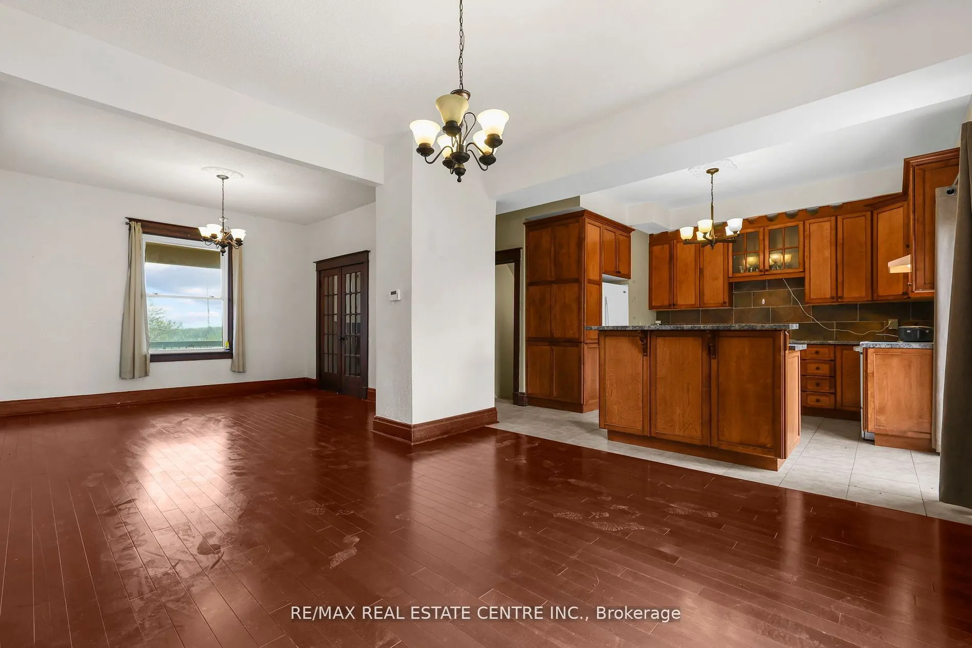 323 Queenston Road