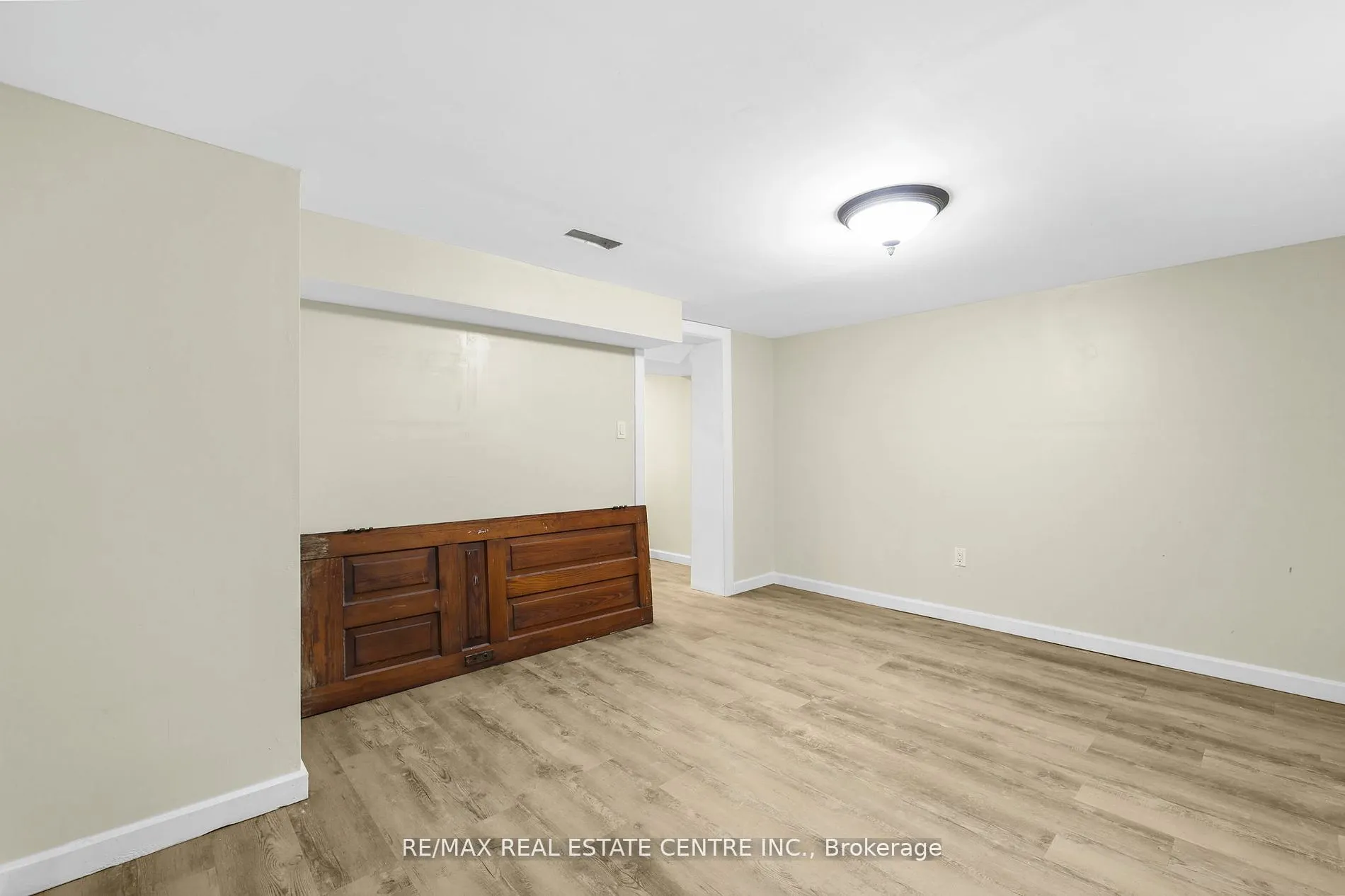 323 Queenston Road