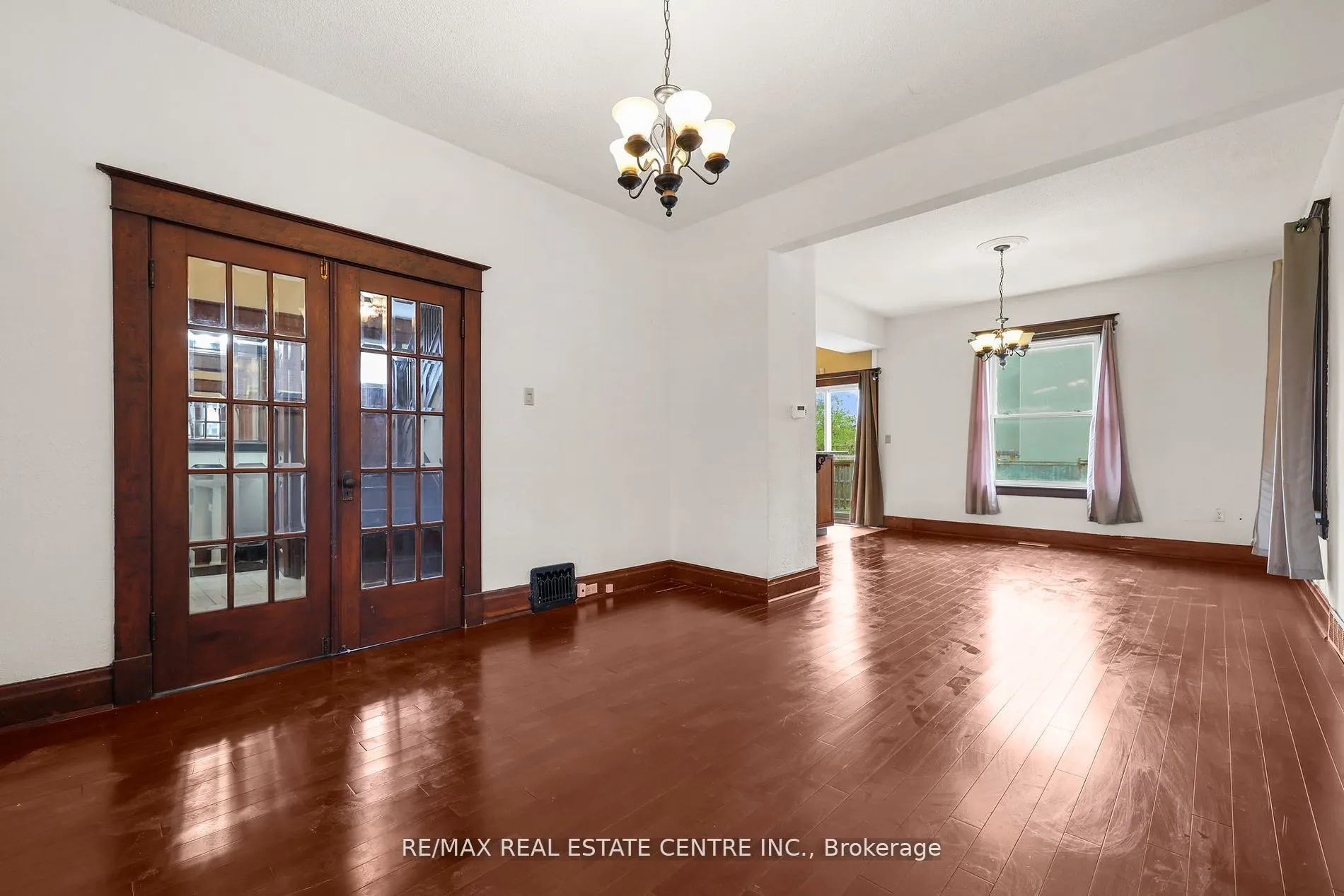 323 Queenston Road