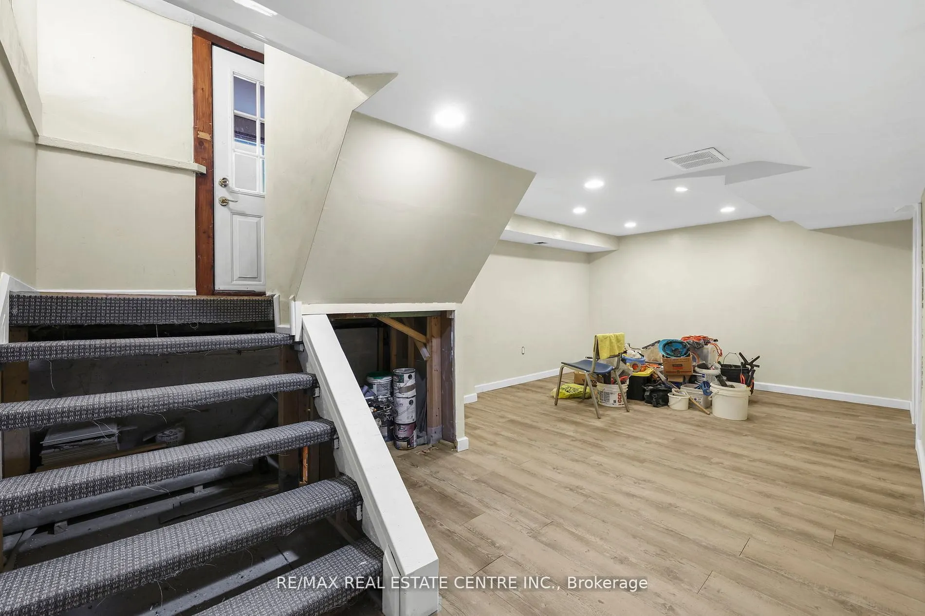 323 Queenston Road