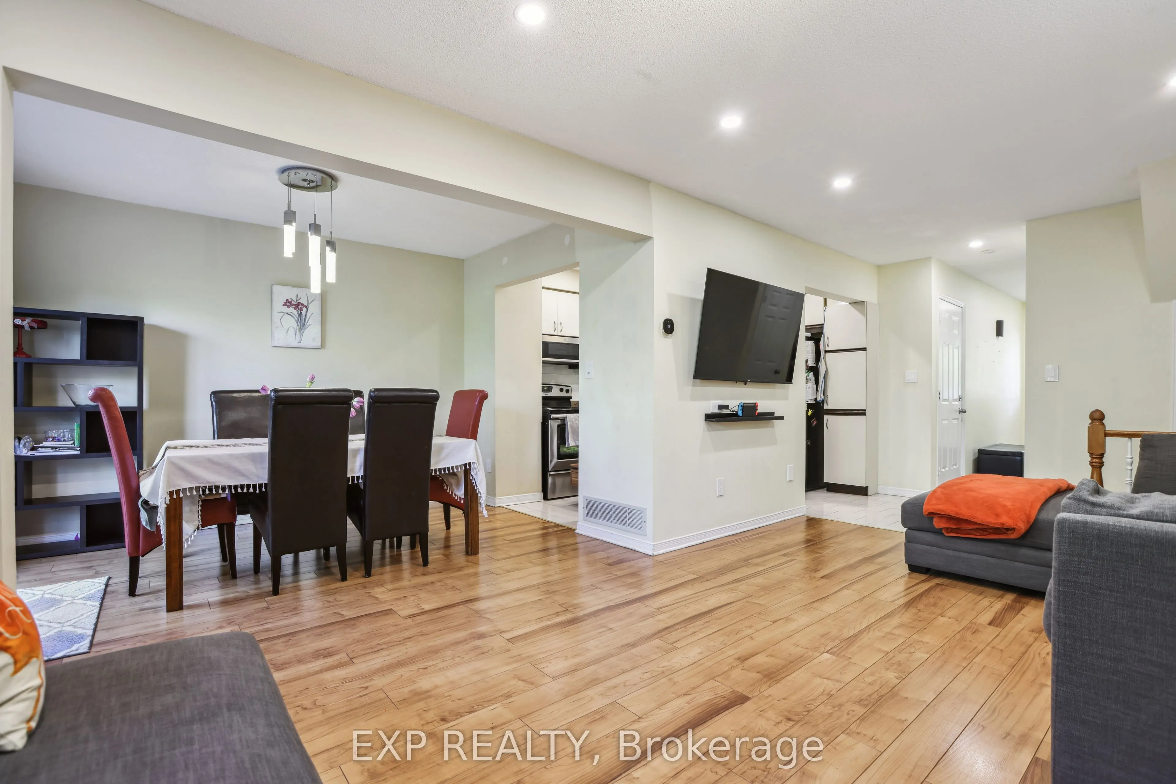 2 Royalwood Court, #49