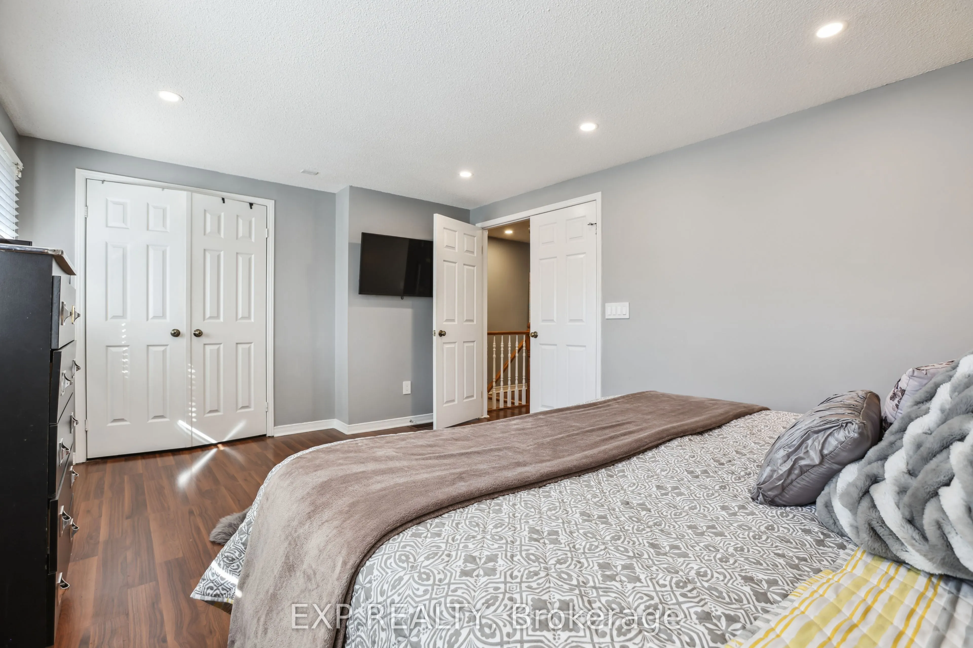 2 Royalwood Court, #49