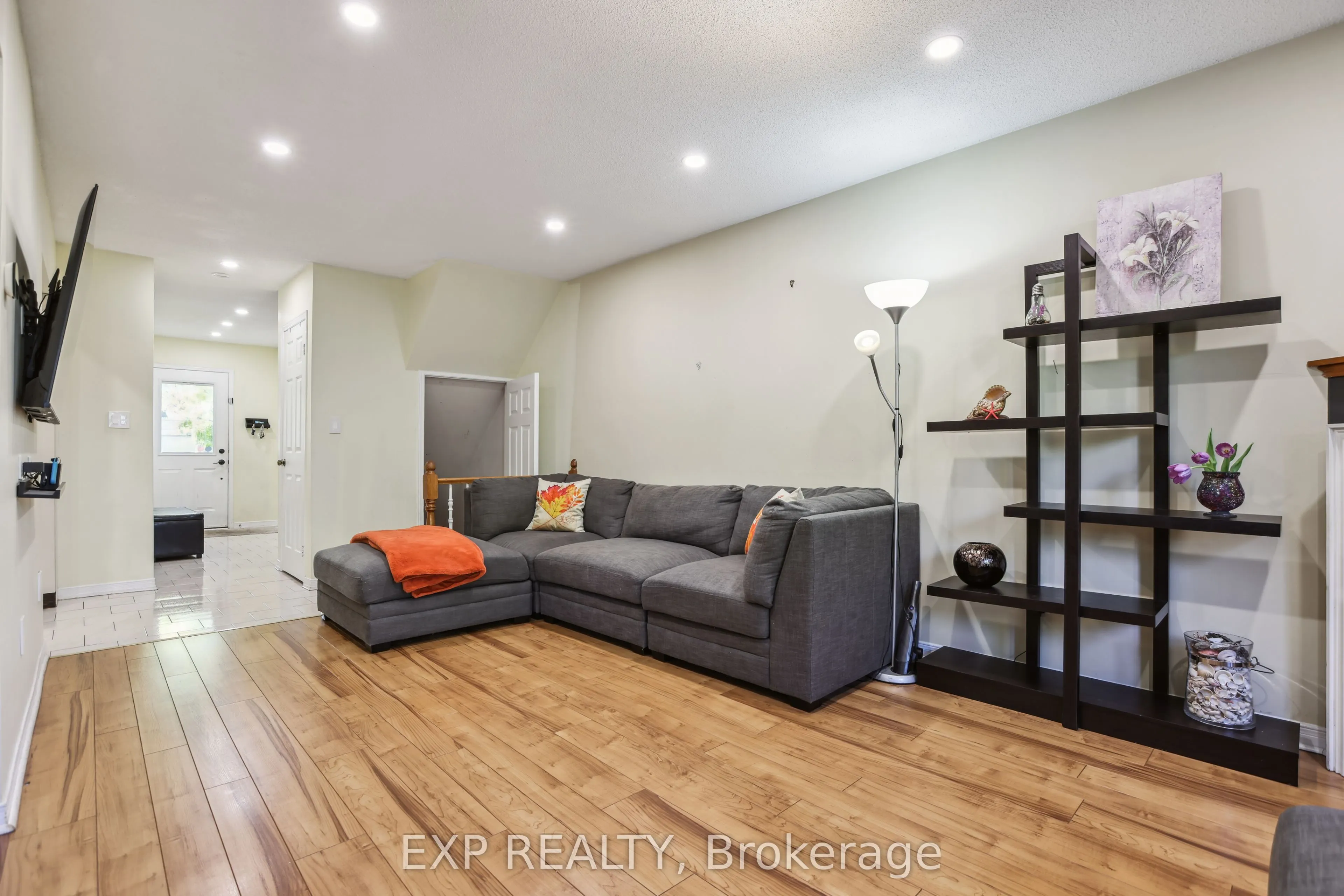 2 Royalwood Court, #49