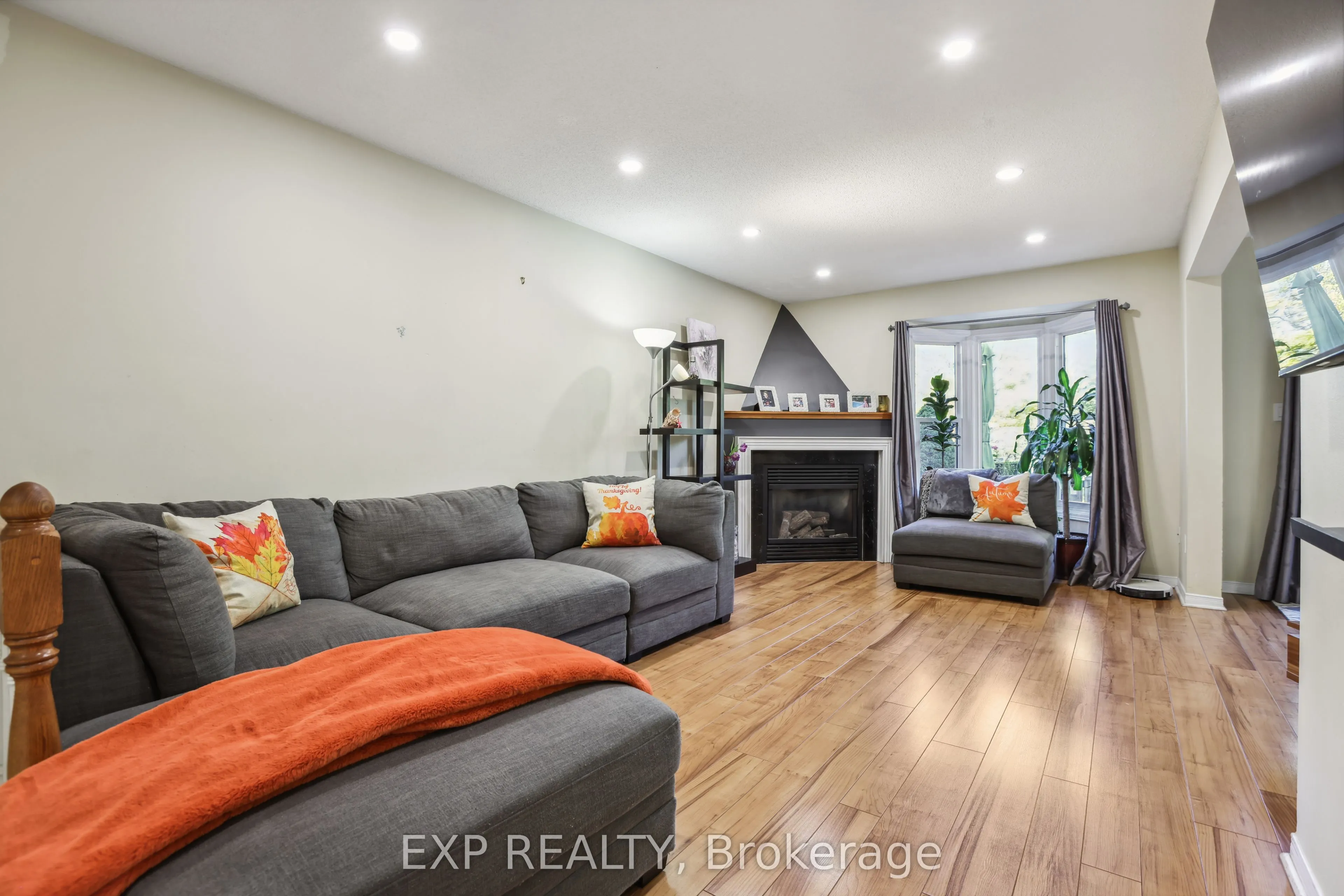 2 Royalwood Court, #49
