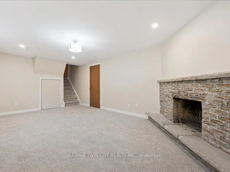 407 Grangewood Drive S