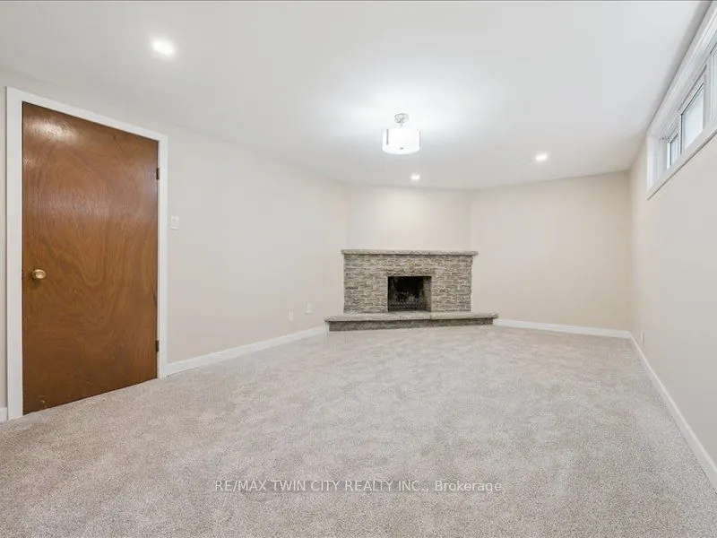 407 Grangewood Drive S