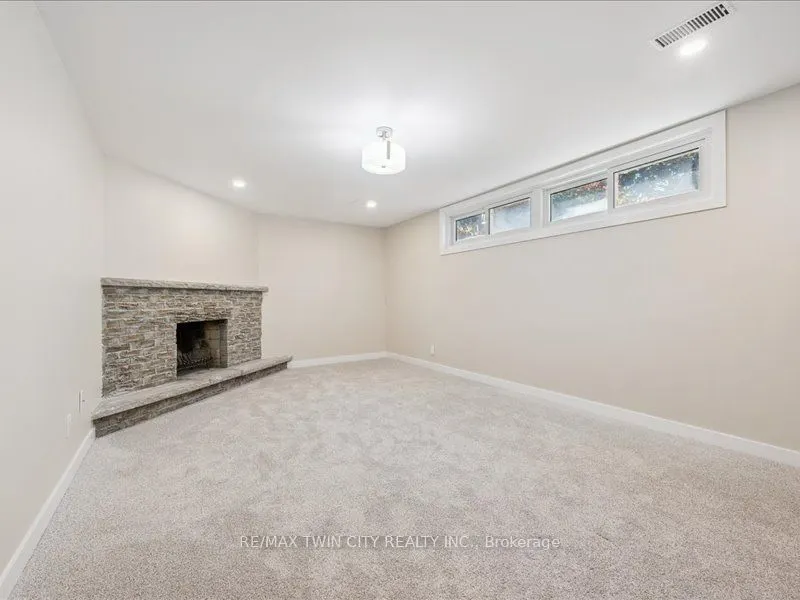 407 Grangewood Drive S