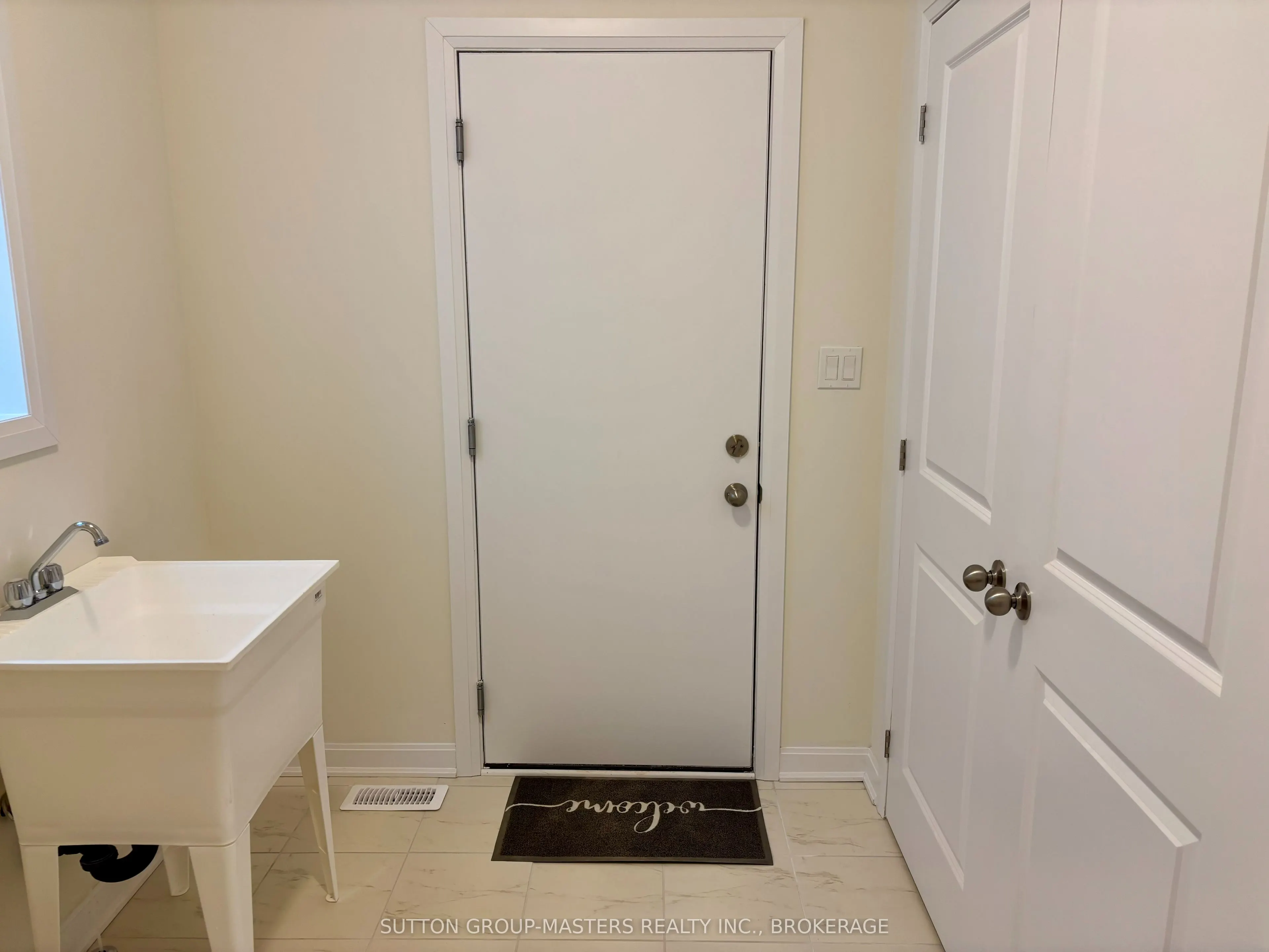19 OAKMONT Drive