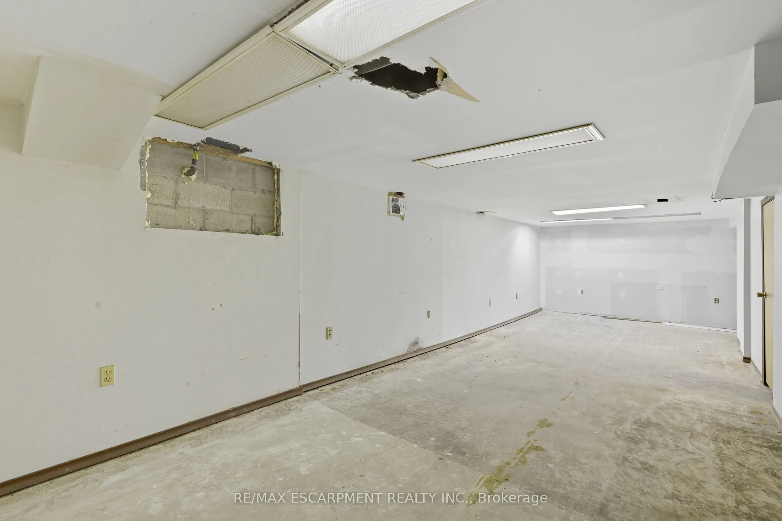 1036 Upper Wentworth Street