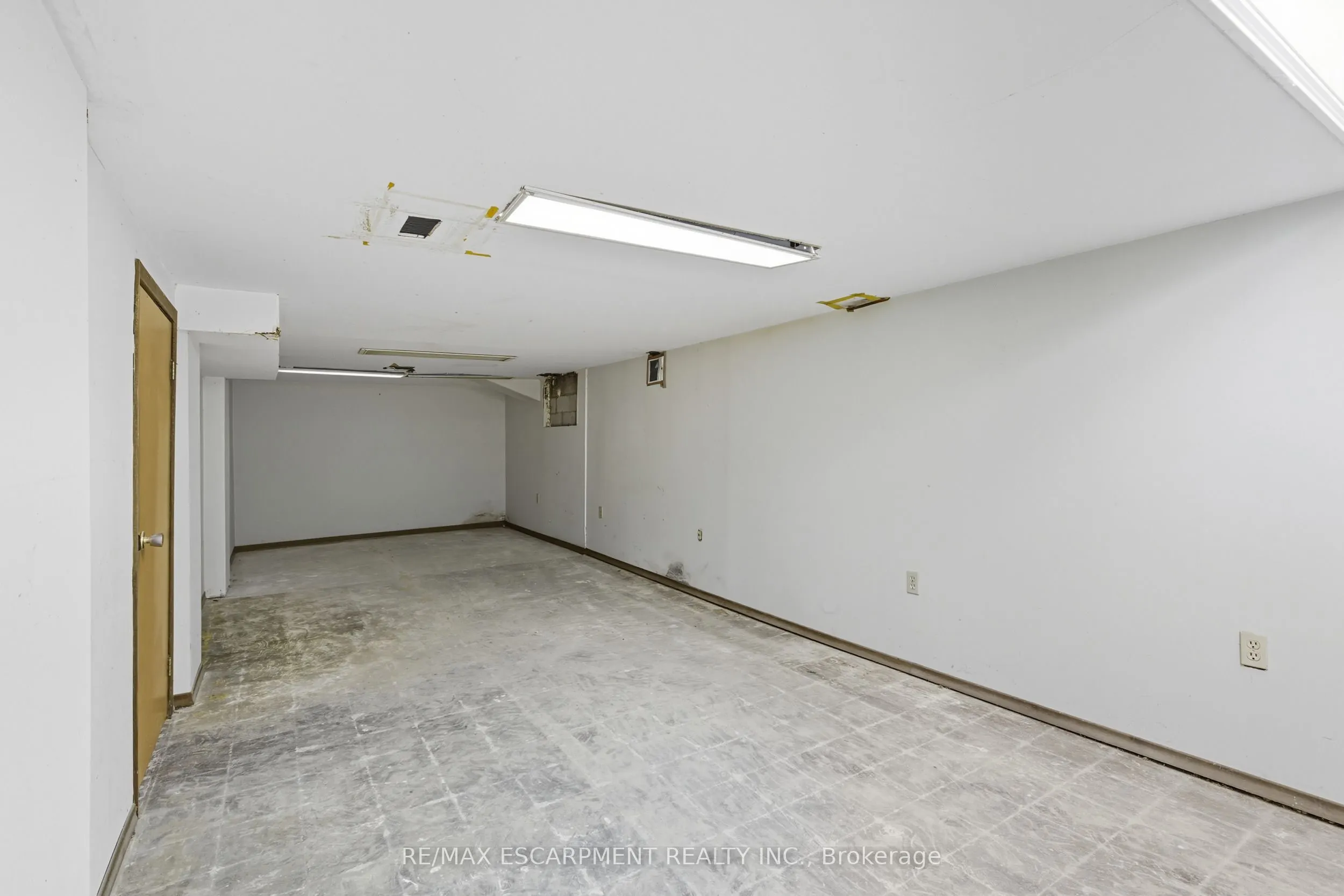 1036 Upper Wentworth Street