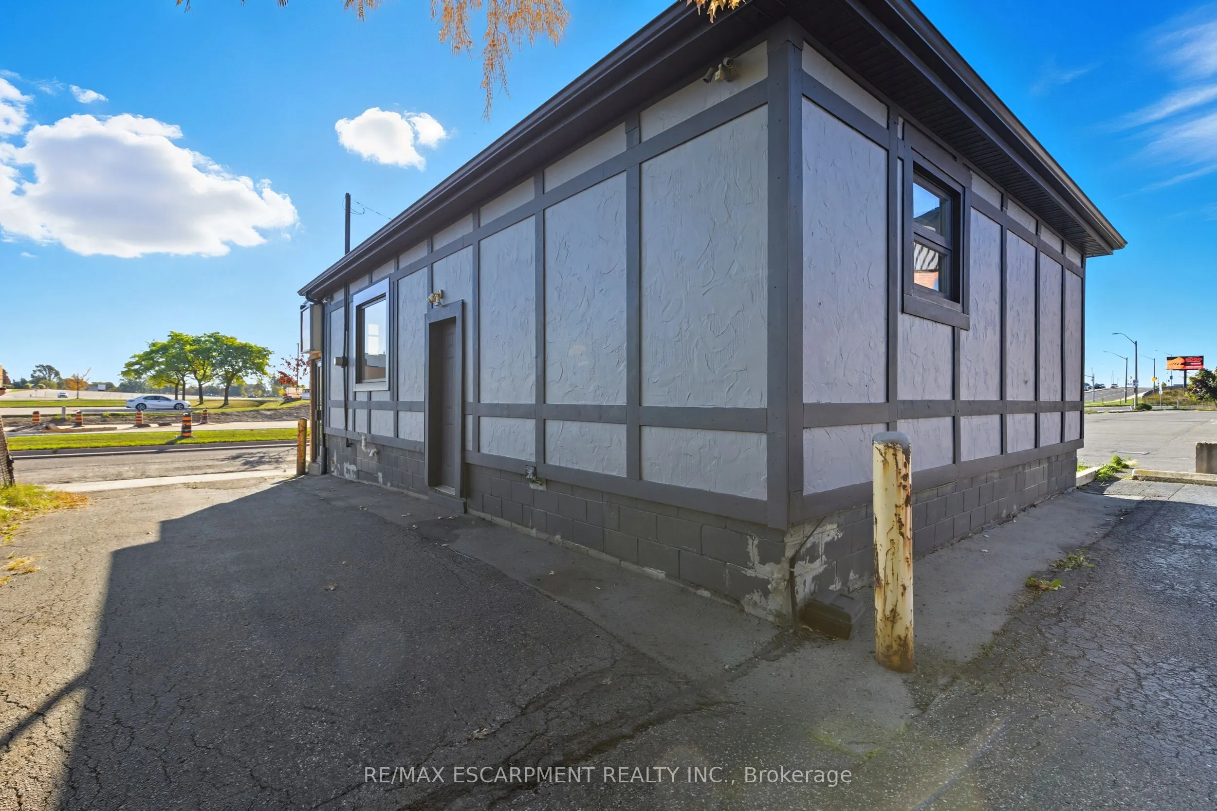 1036 Upper Wentworth Street
