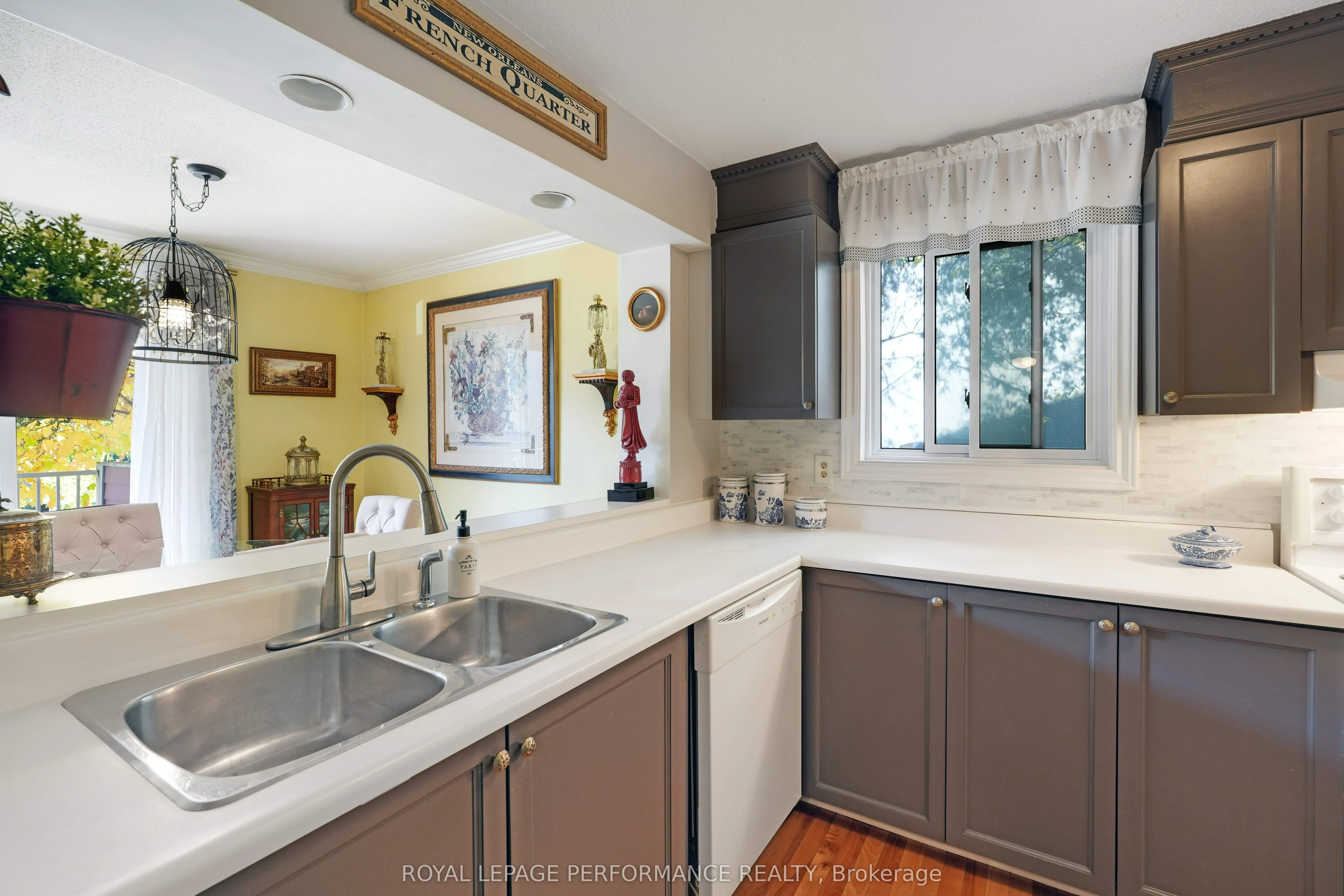 1589 St Bernard Street, #402