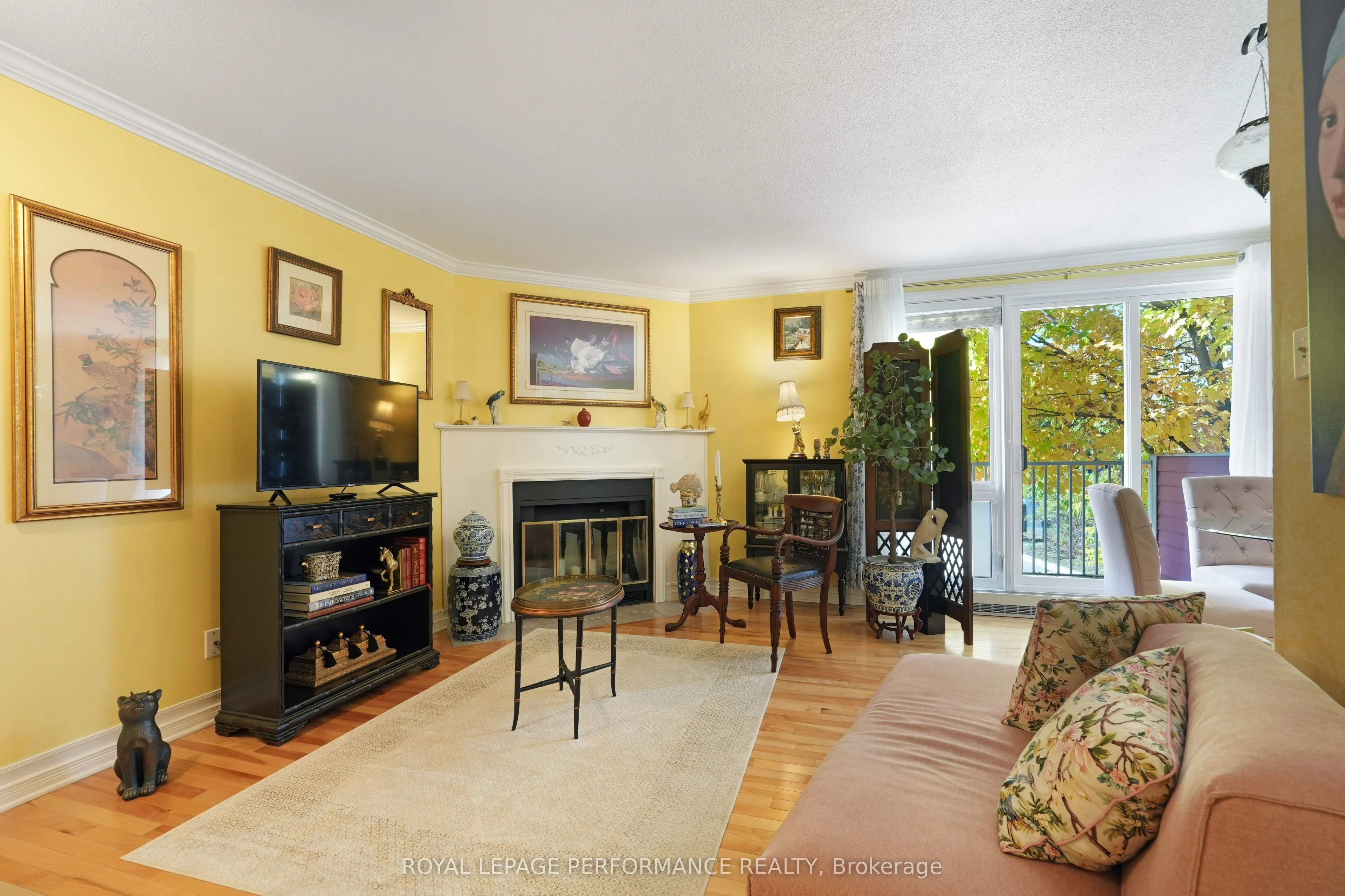 1589 St Bernard Street, #402