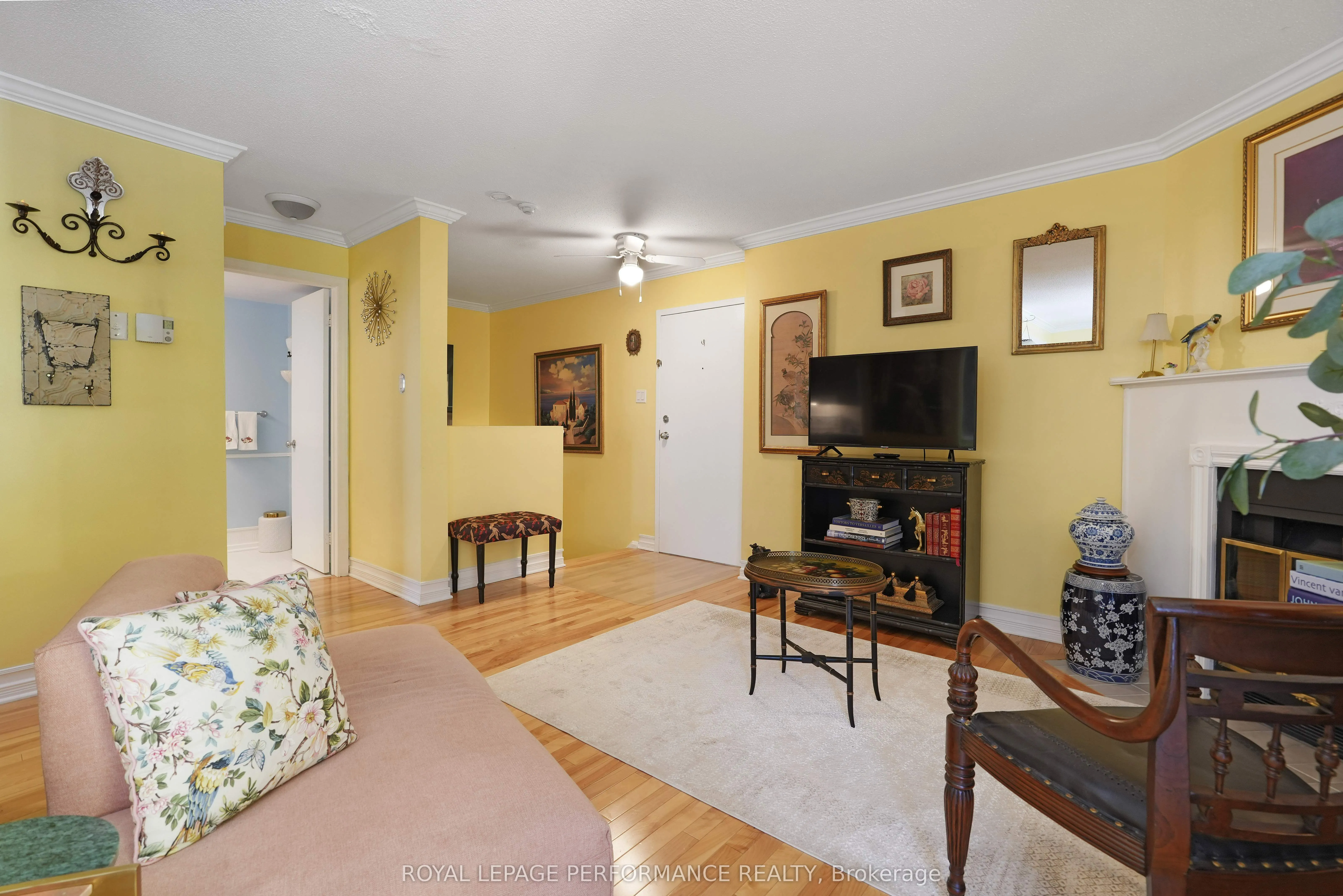 1589 St Bernard Street, #402