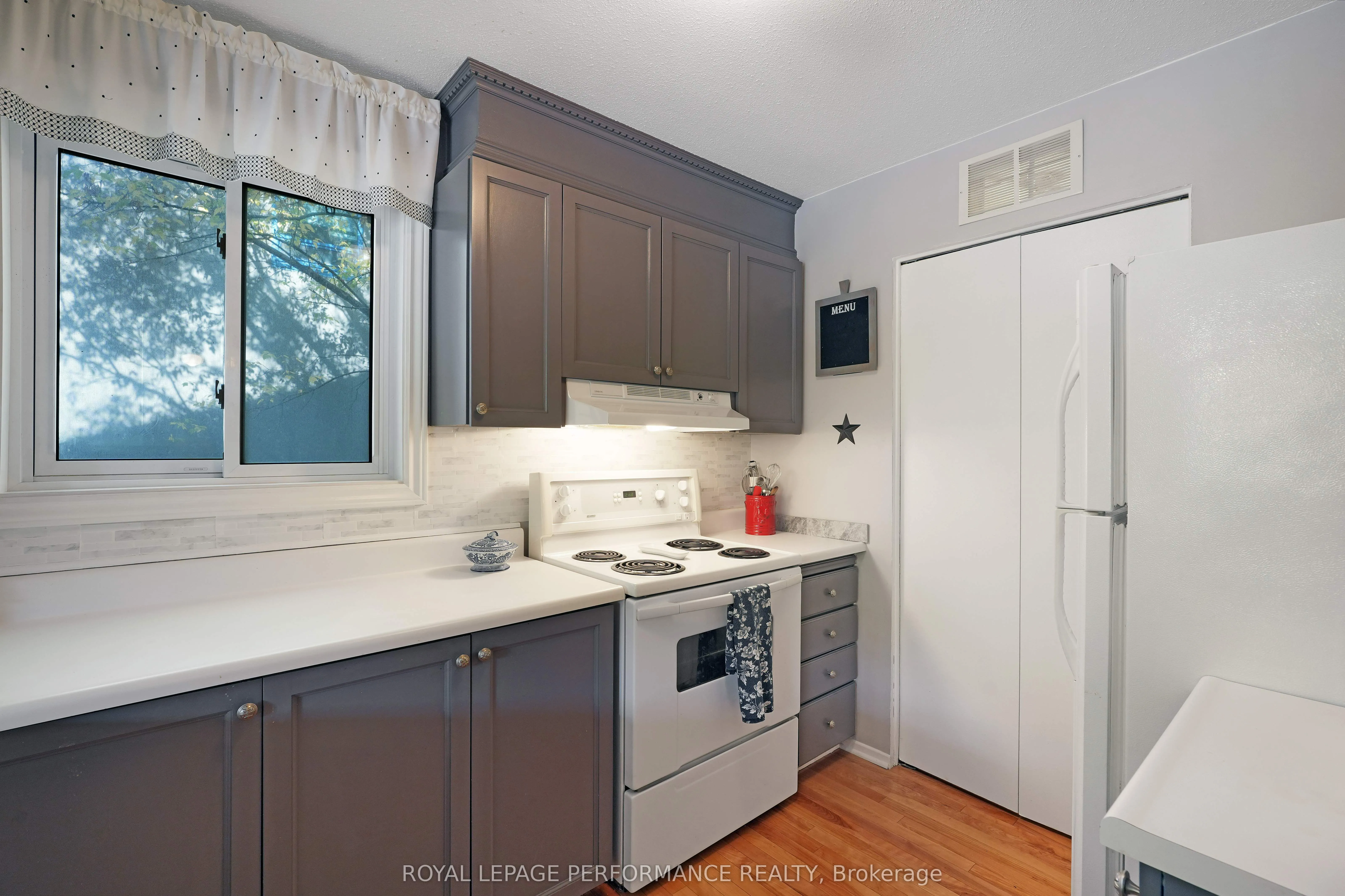 1589 St Bernard Street, #402