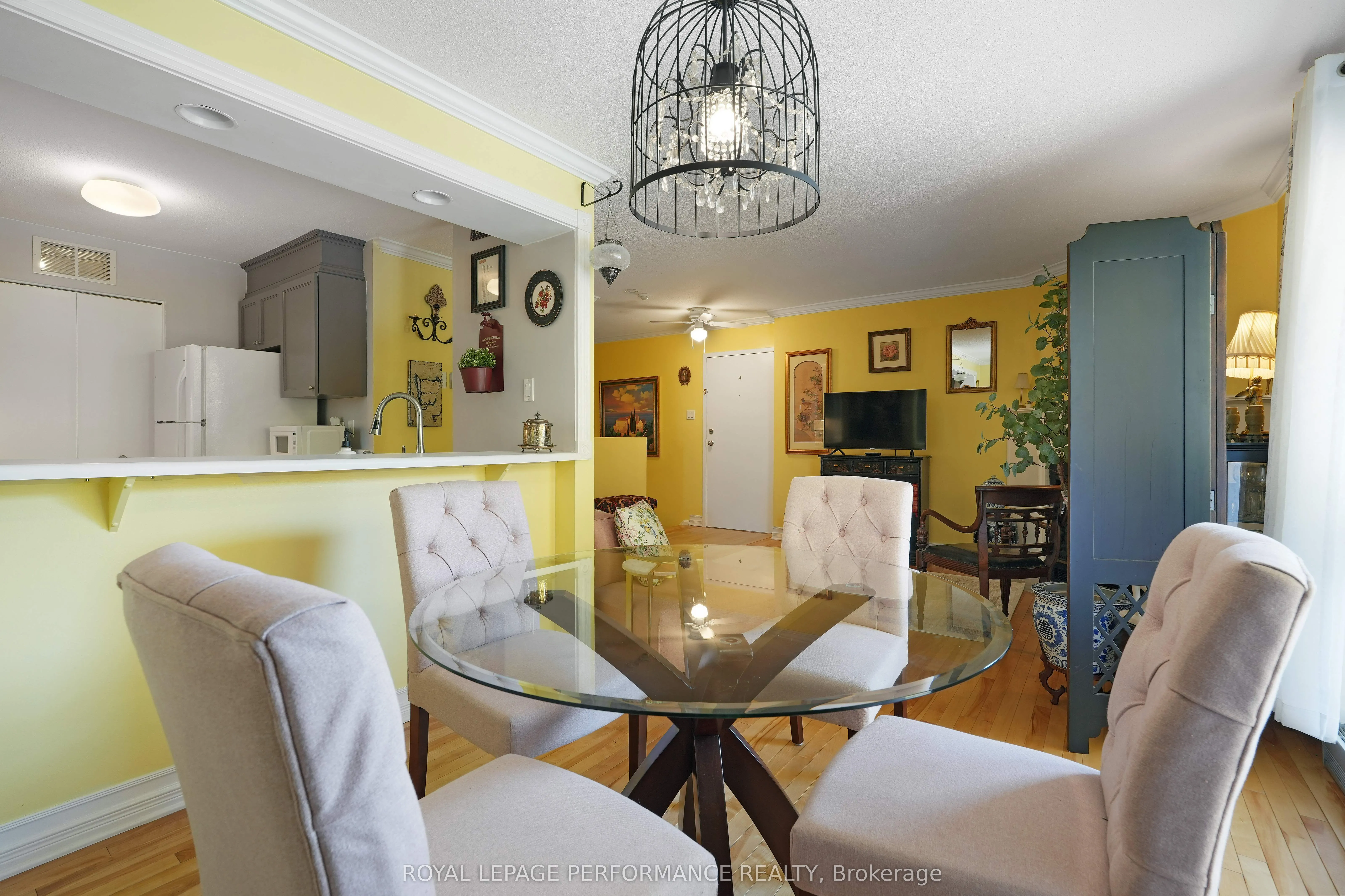 1589 St Bernard Street, #402