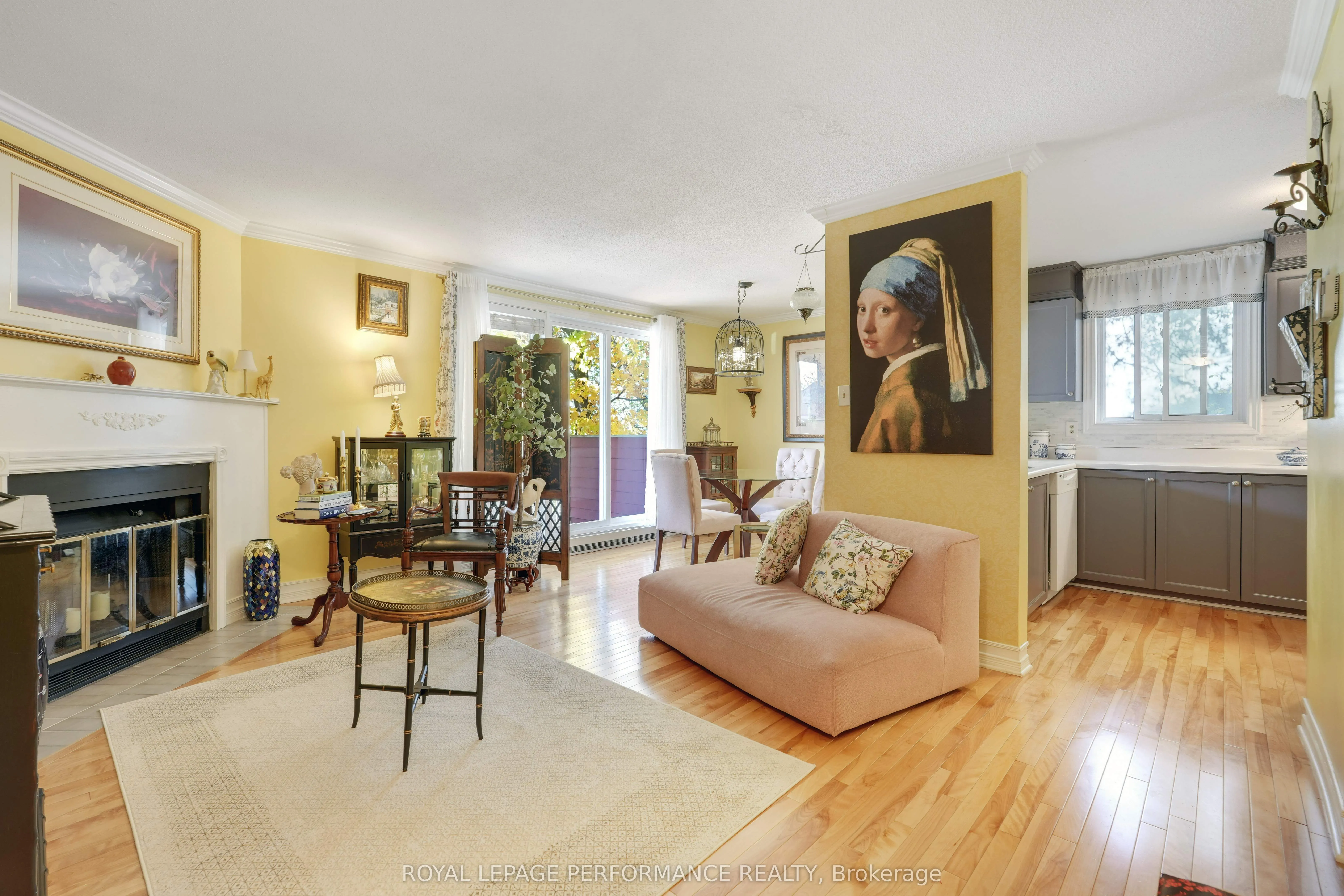 1589 St Bernard Street, #402