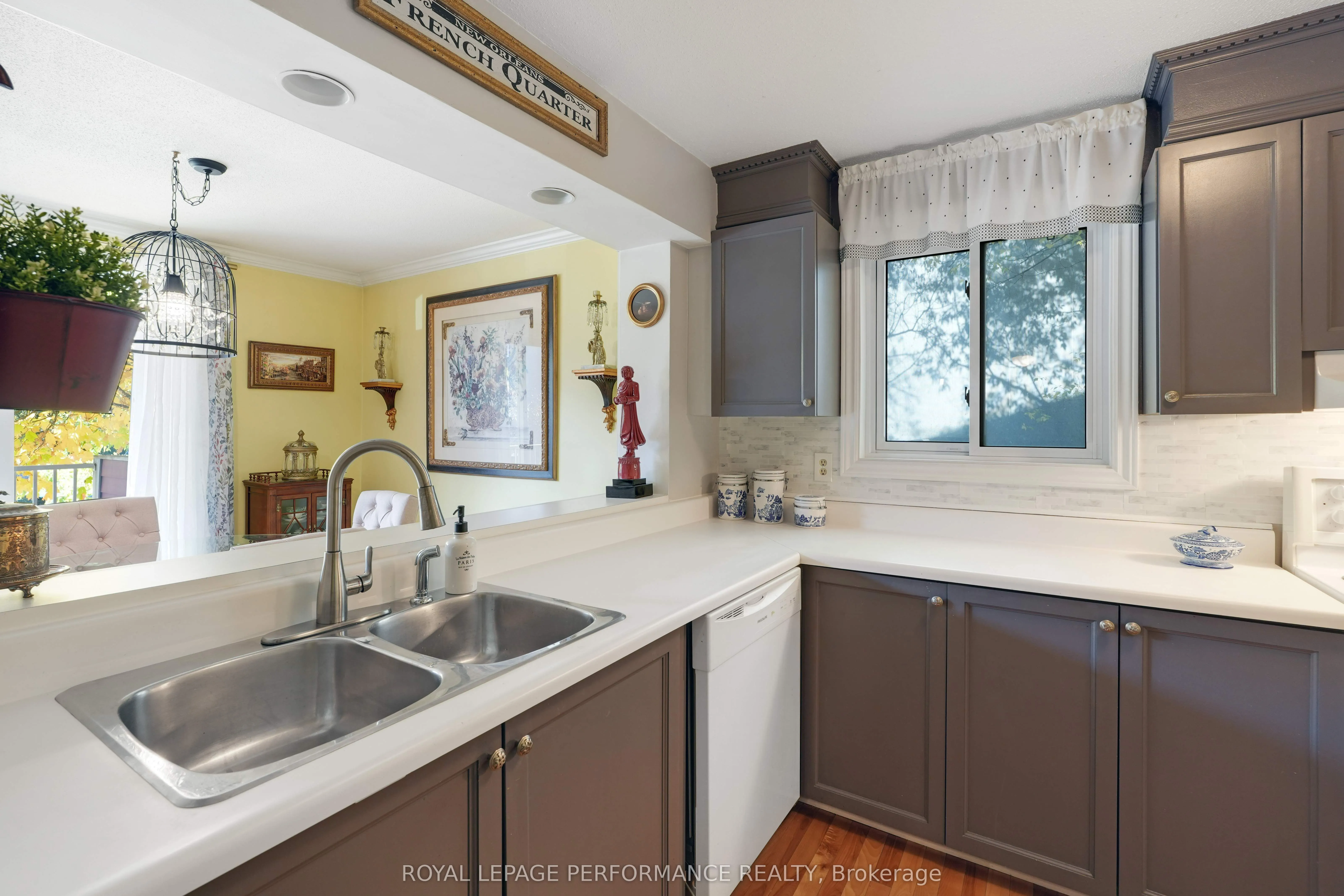 1589 St Bernard Street, #402