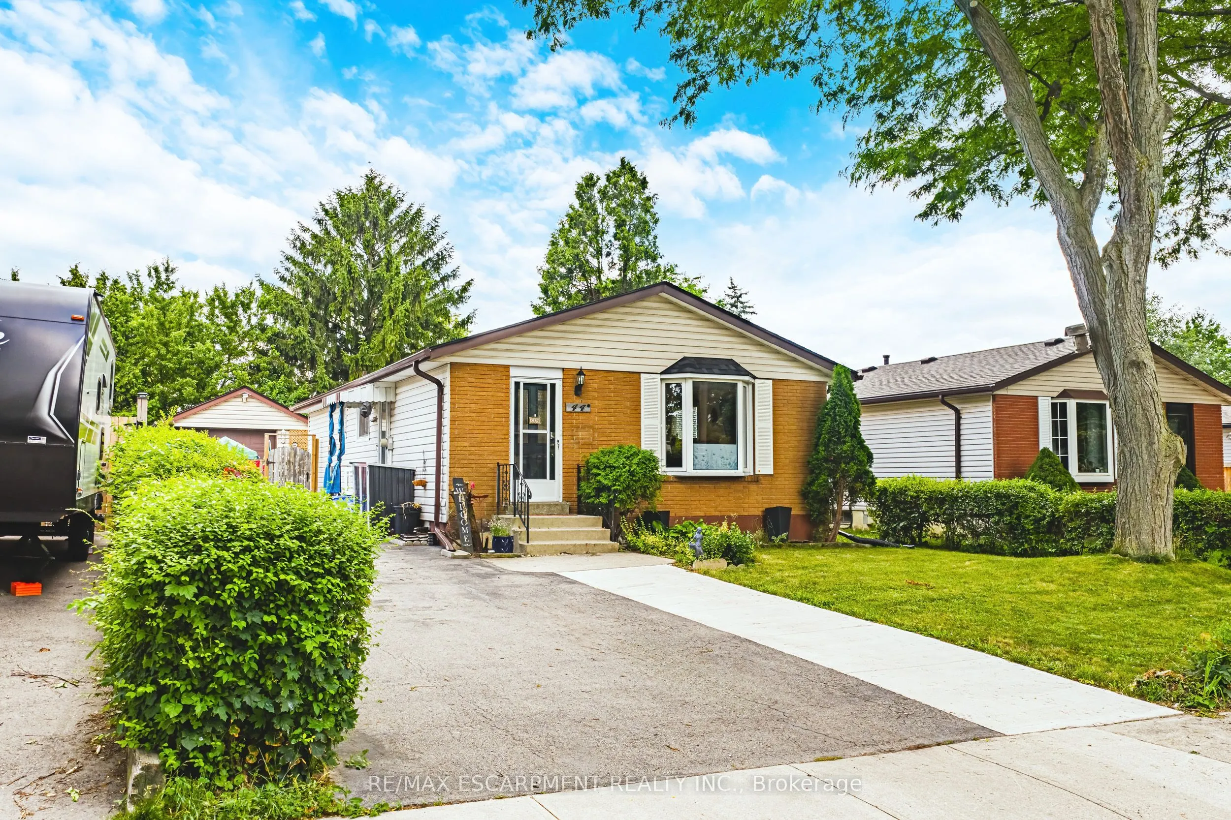 44 BILLINGTON Crescent