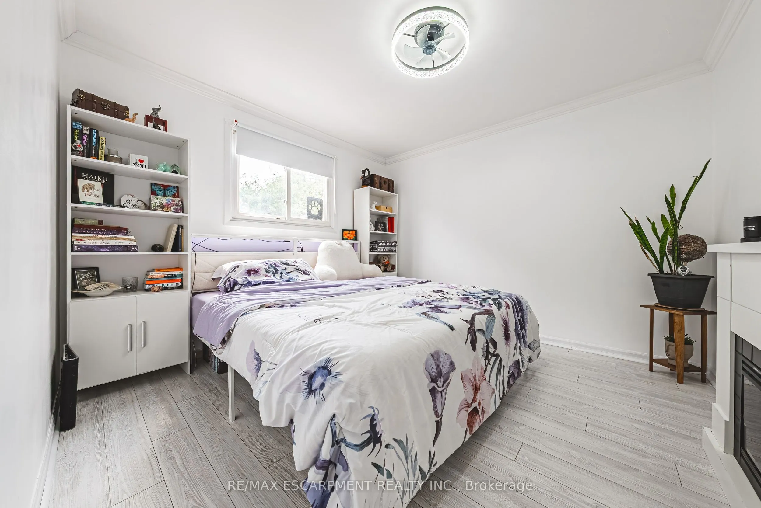 44 BILLINGTON Crescent