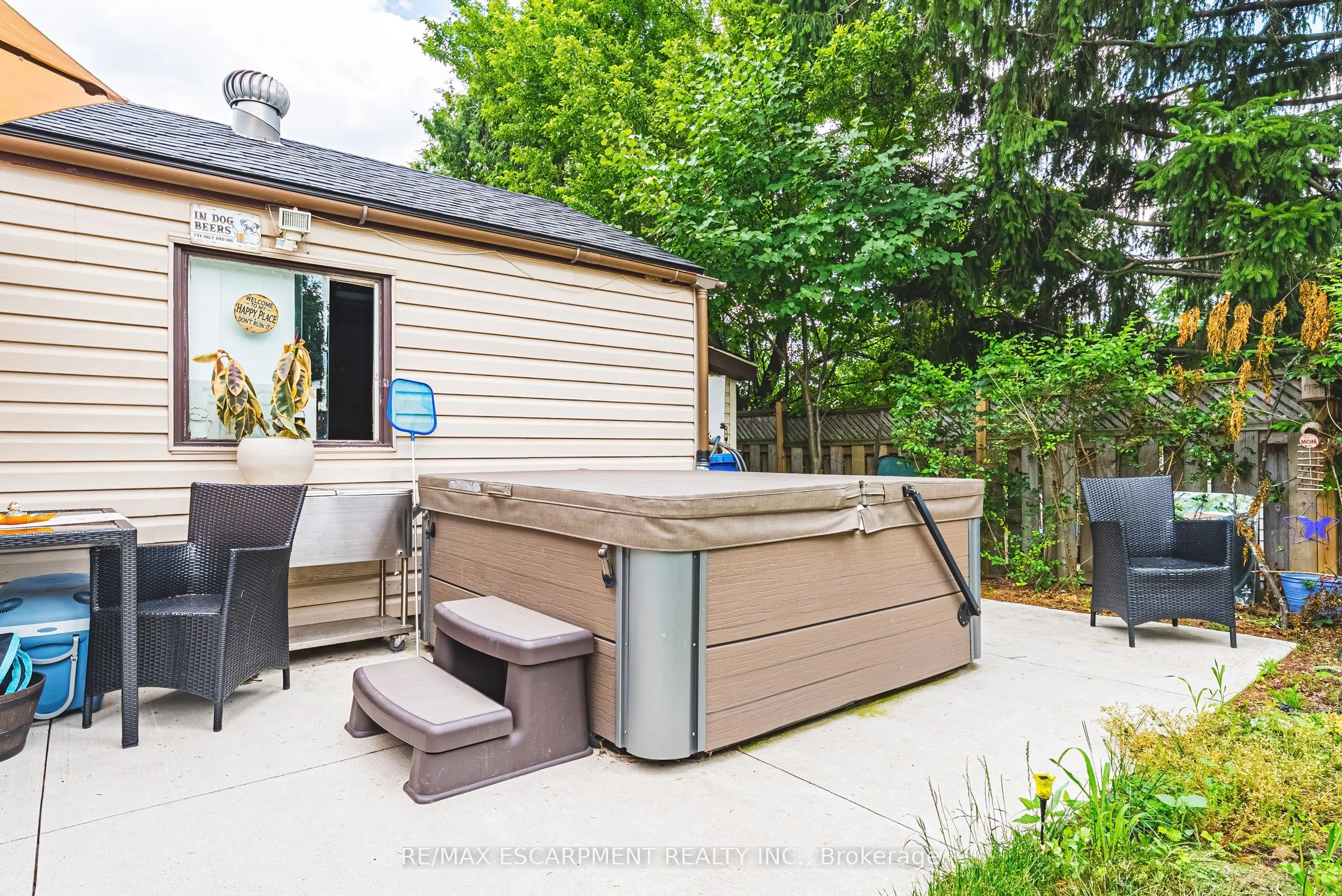 44 BILLINGTON Crescent