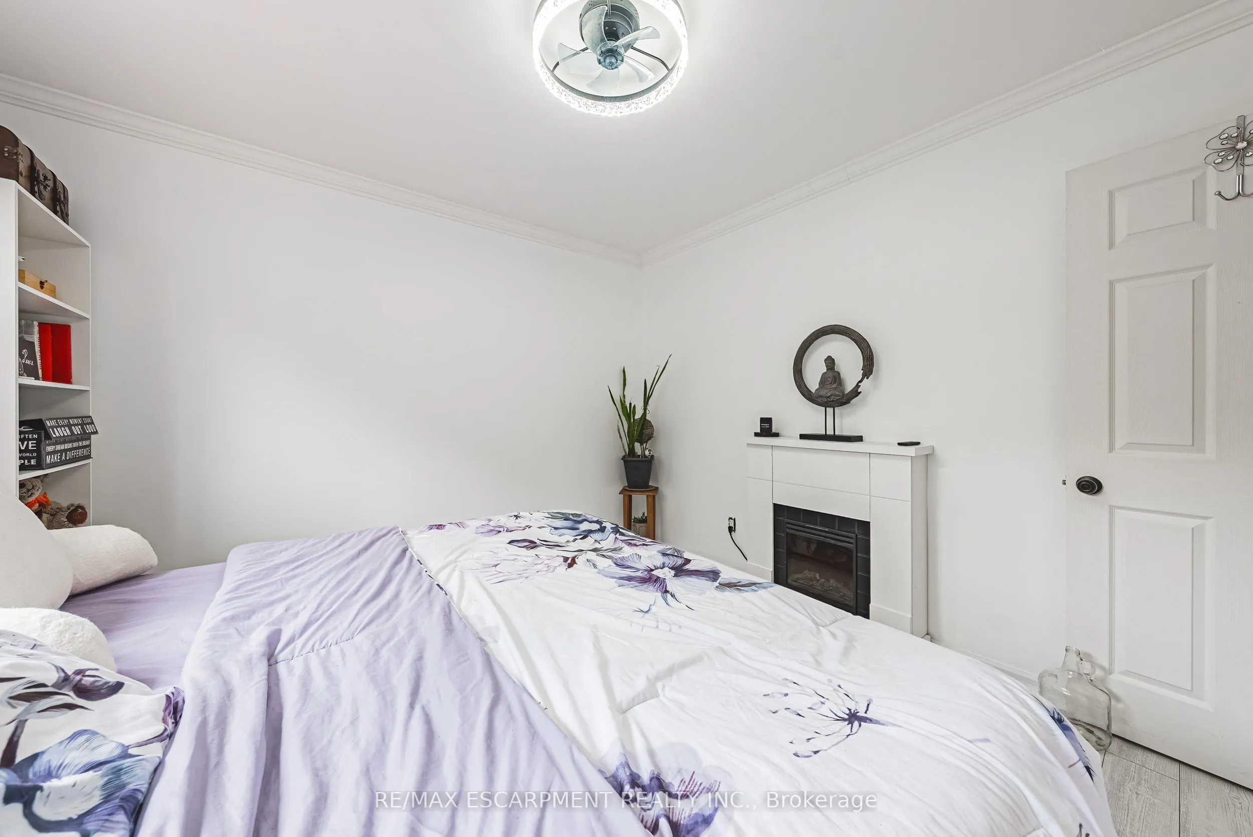 44 BILLINGTON Crescent