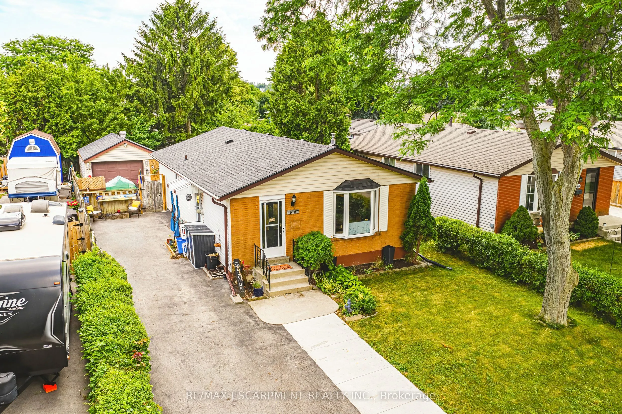 44 BILLINGTON Crescent