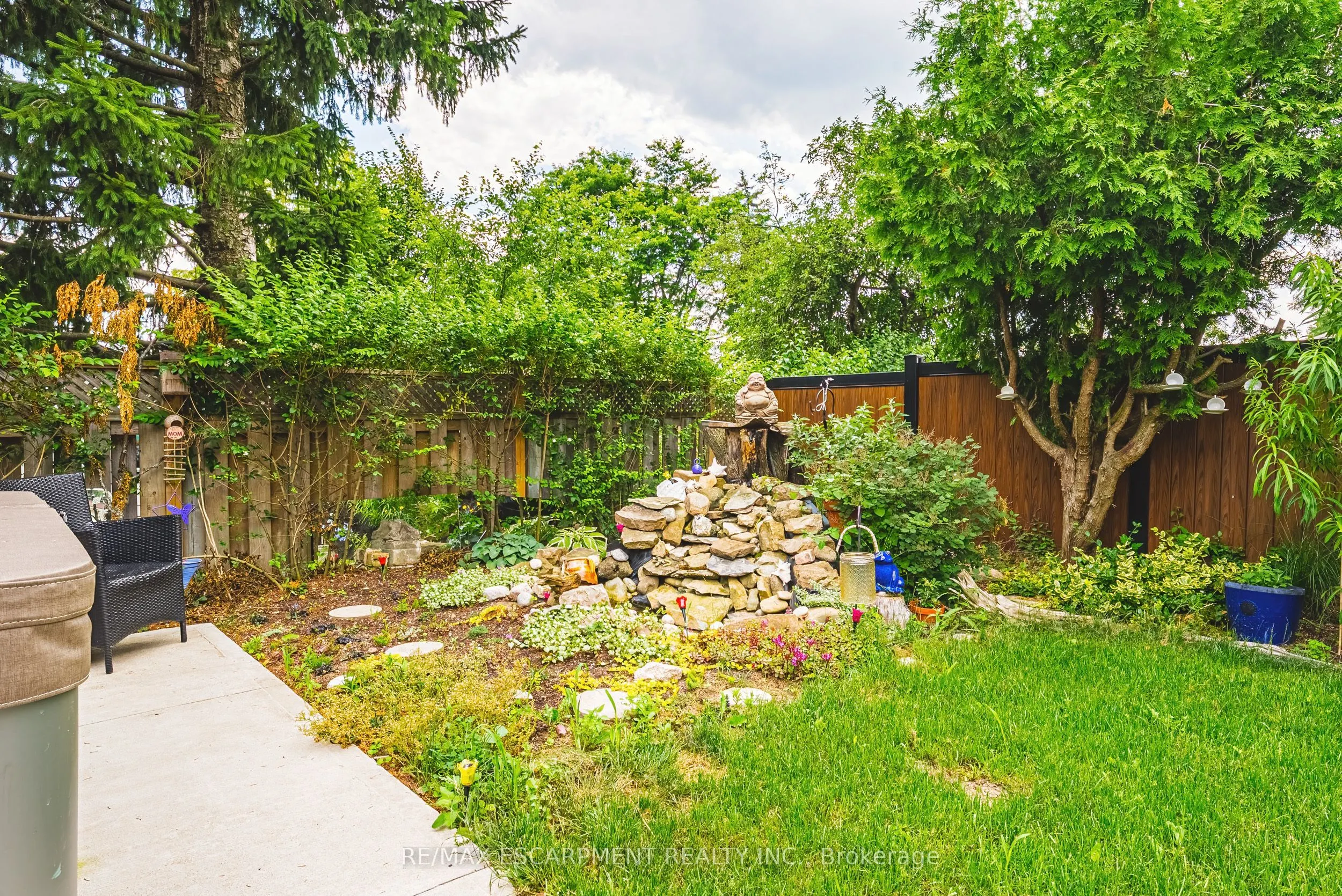 44 BILLINGTON Crescent