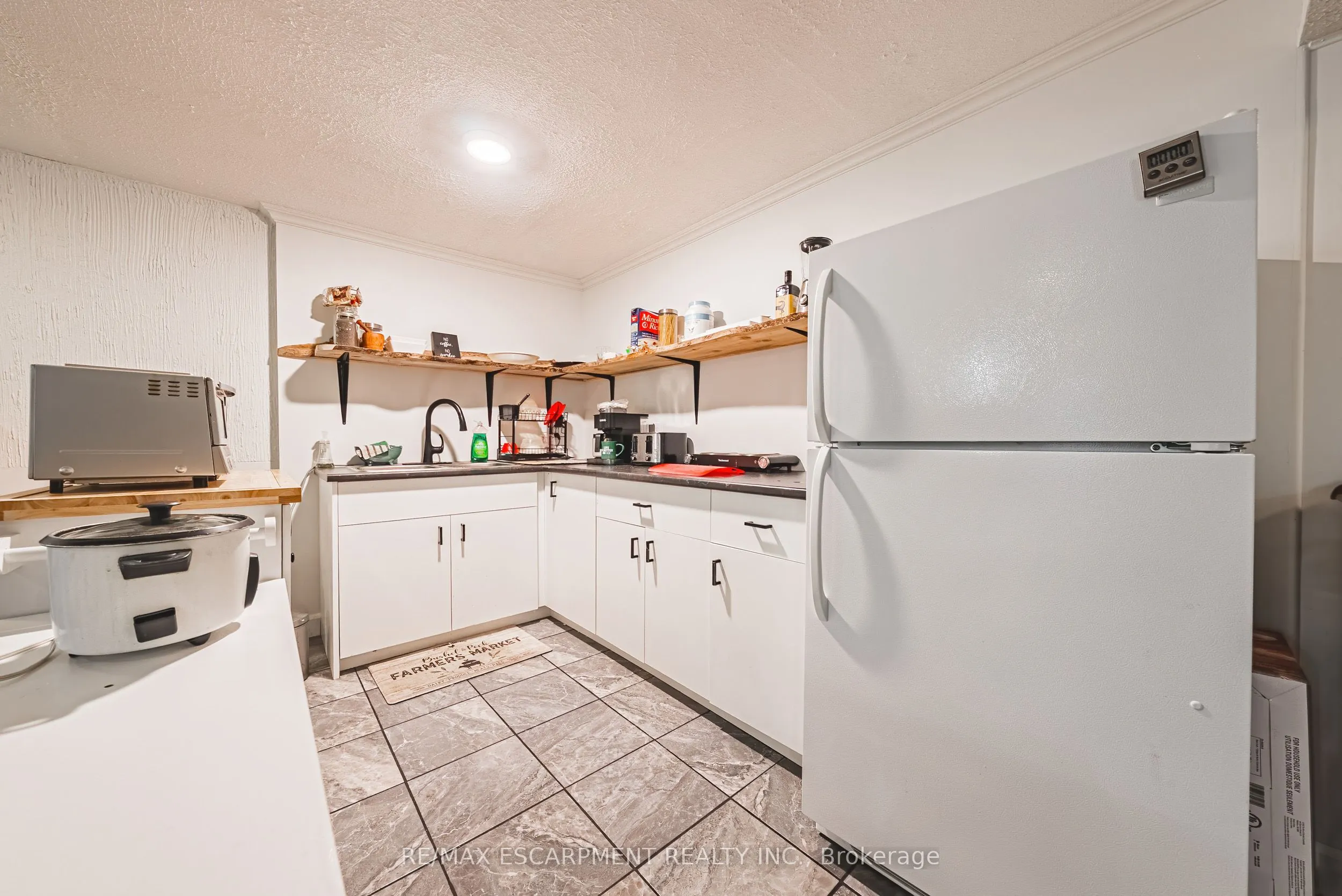 44 BILLINGTON Crescent
